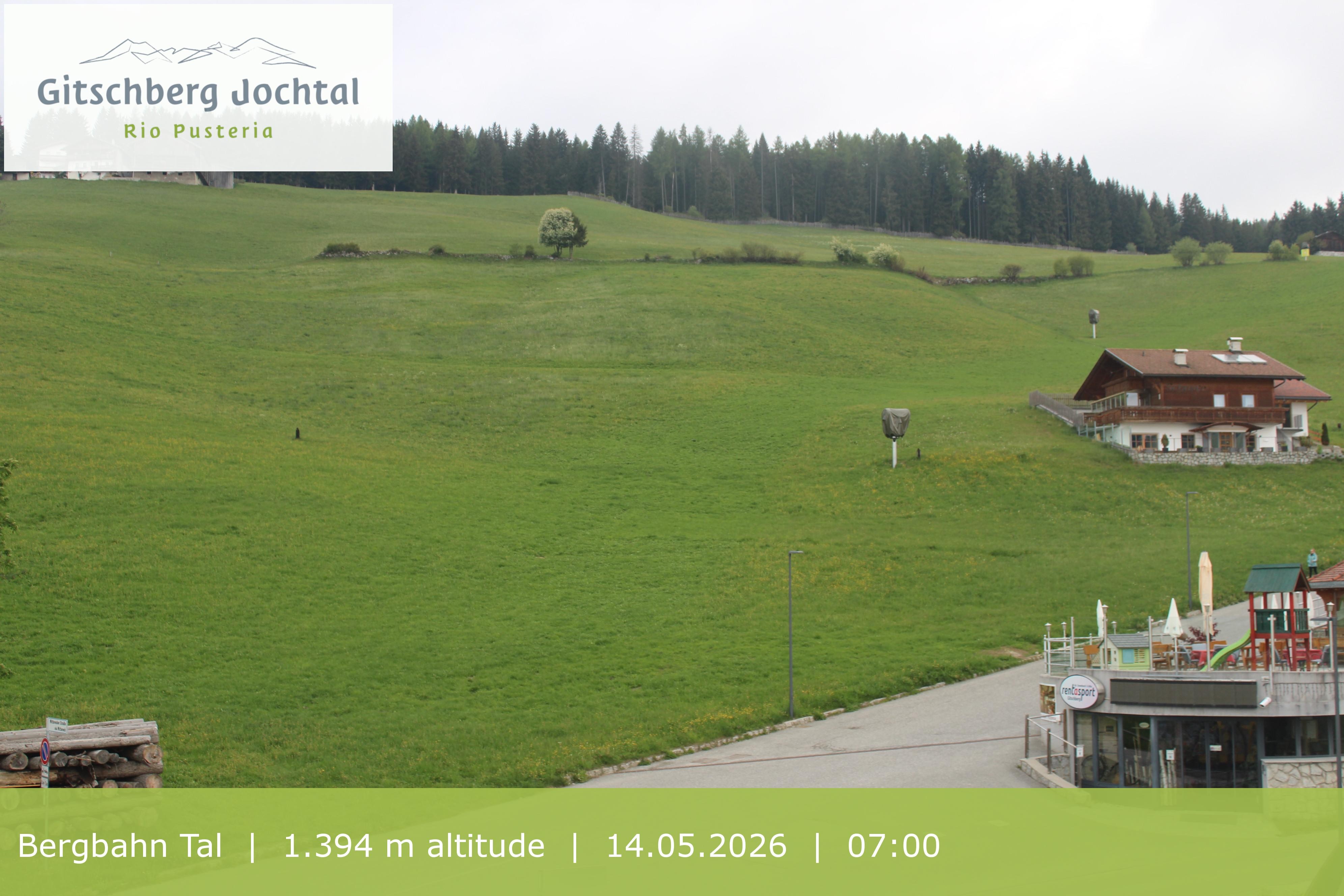 Archiv Foto Webcam Sicht auf die Talstation Meransen in Südtirol
