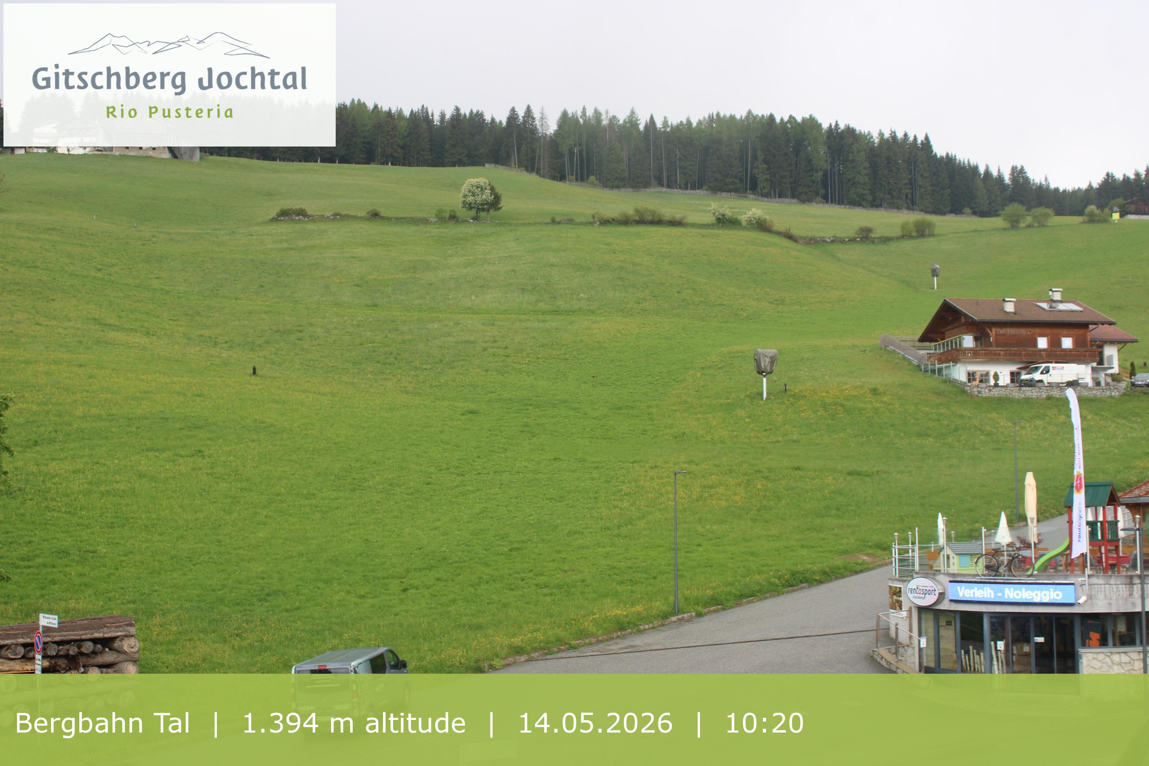 Archiv Foto Webcam Sicht auf die Talstation Meransen in Südtirol