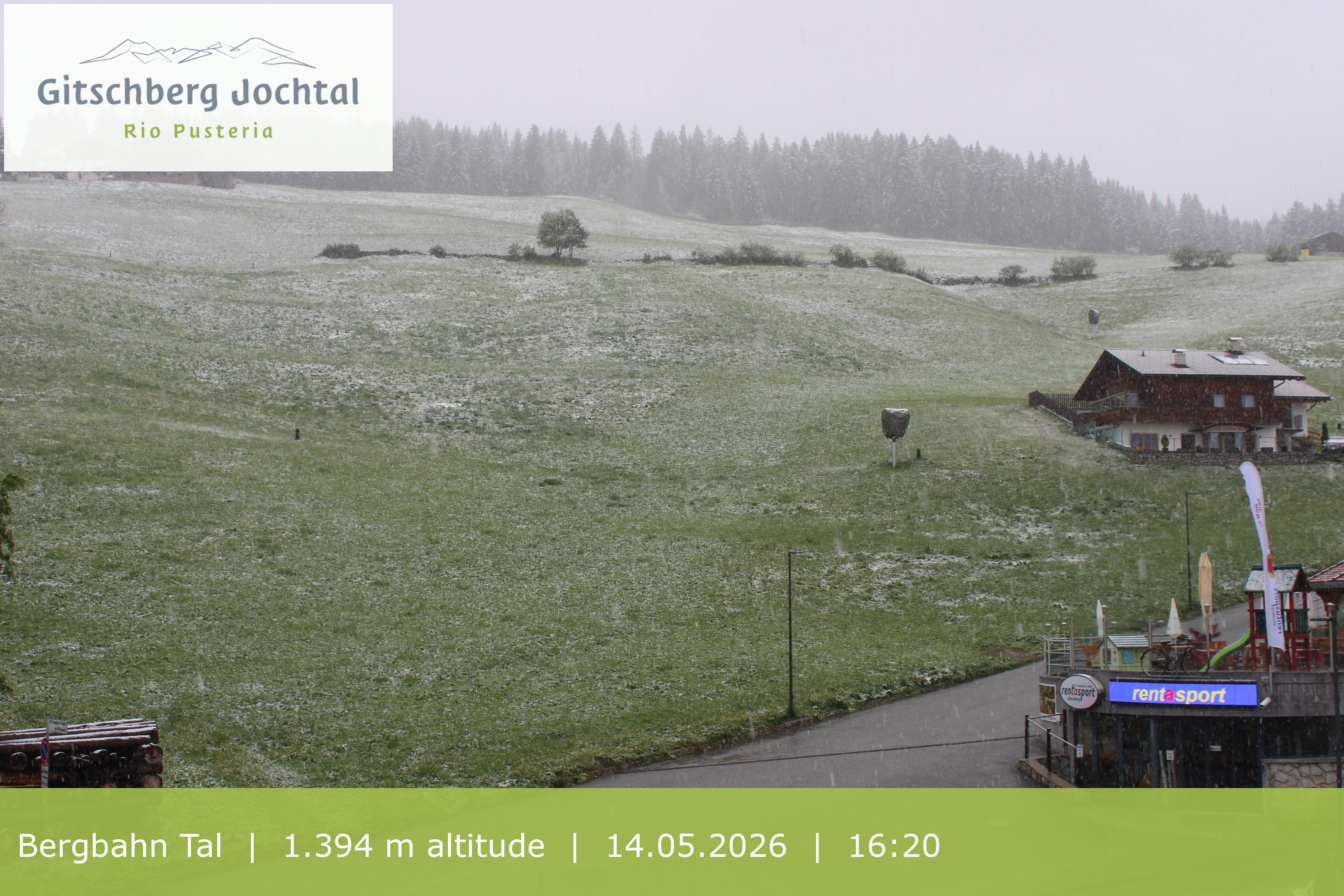 Archiv Foto Webcam Sicht auf die Talstation Meransen in Südtirol