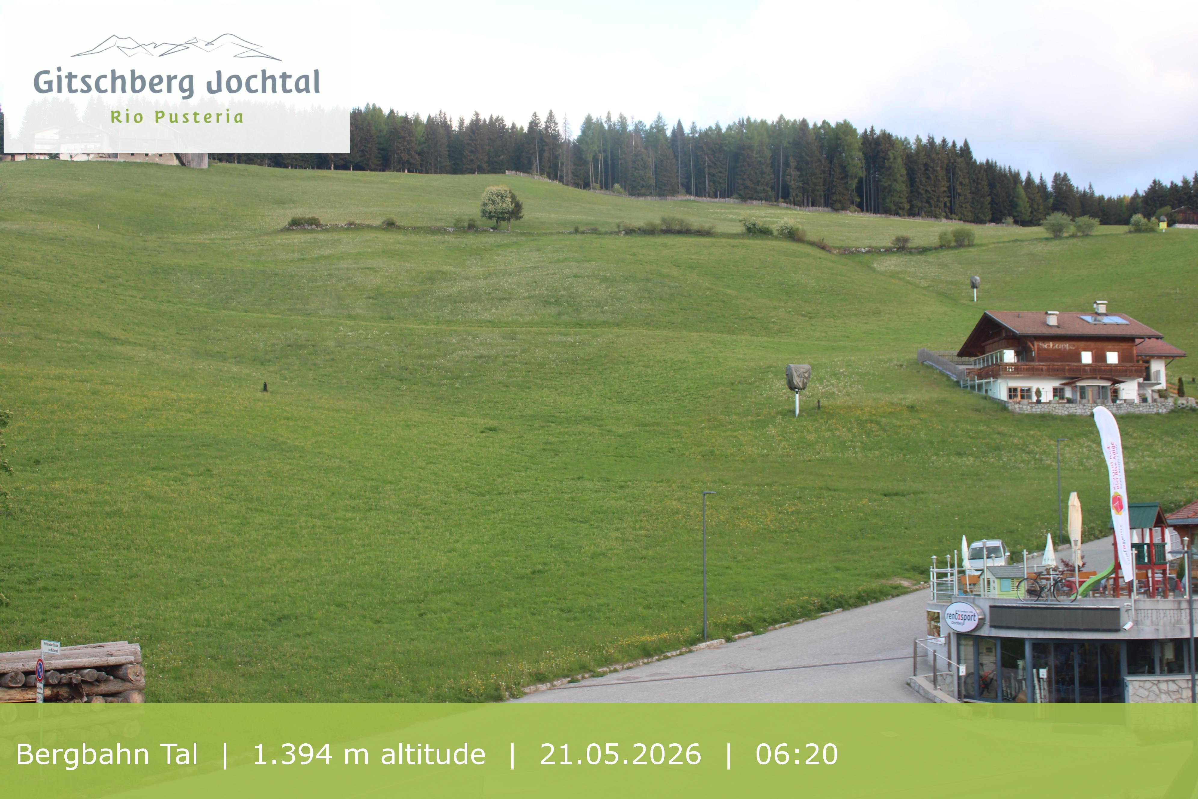 Archiv Foto Webcam Sicht auf die Talstation Meransen in Südtirol