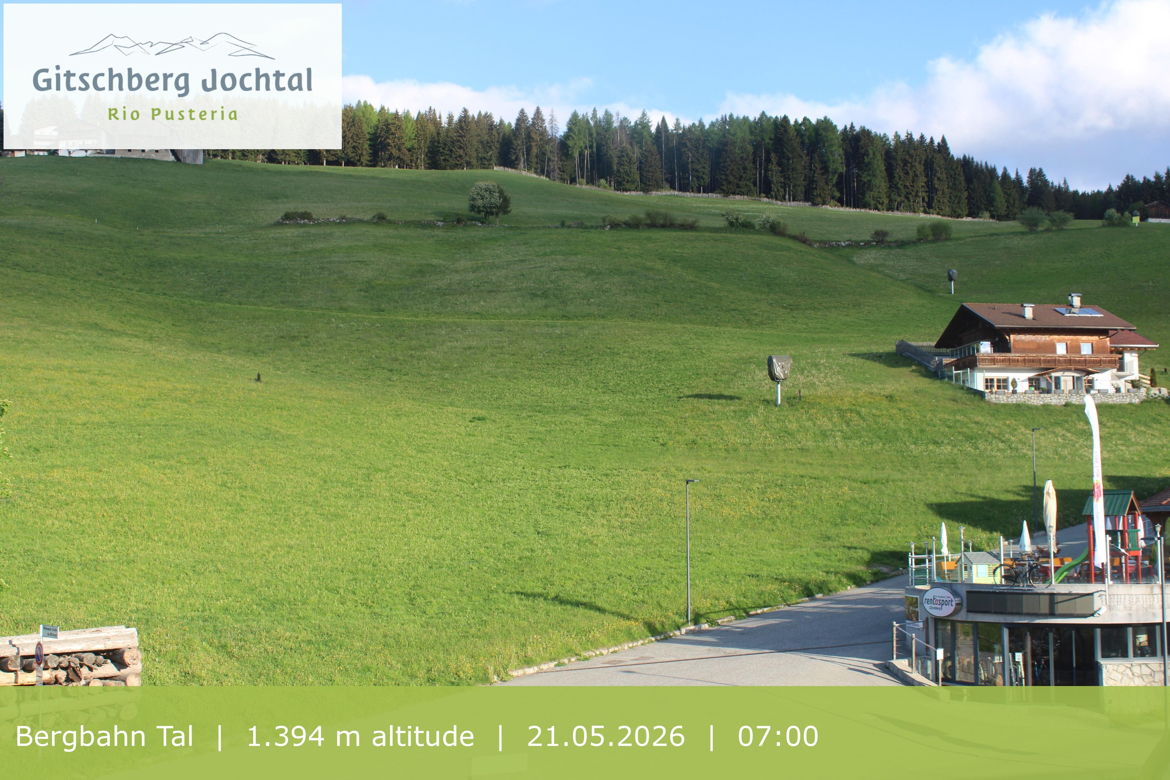 Archiv Foto Webcam Sicht auf die Talstation Meransen in Südtirol