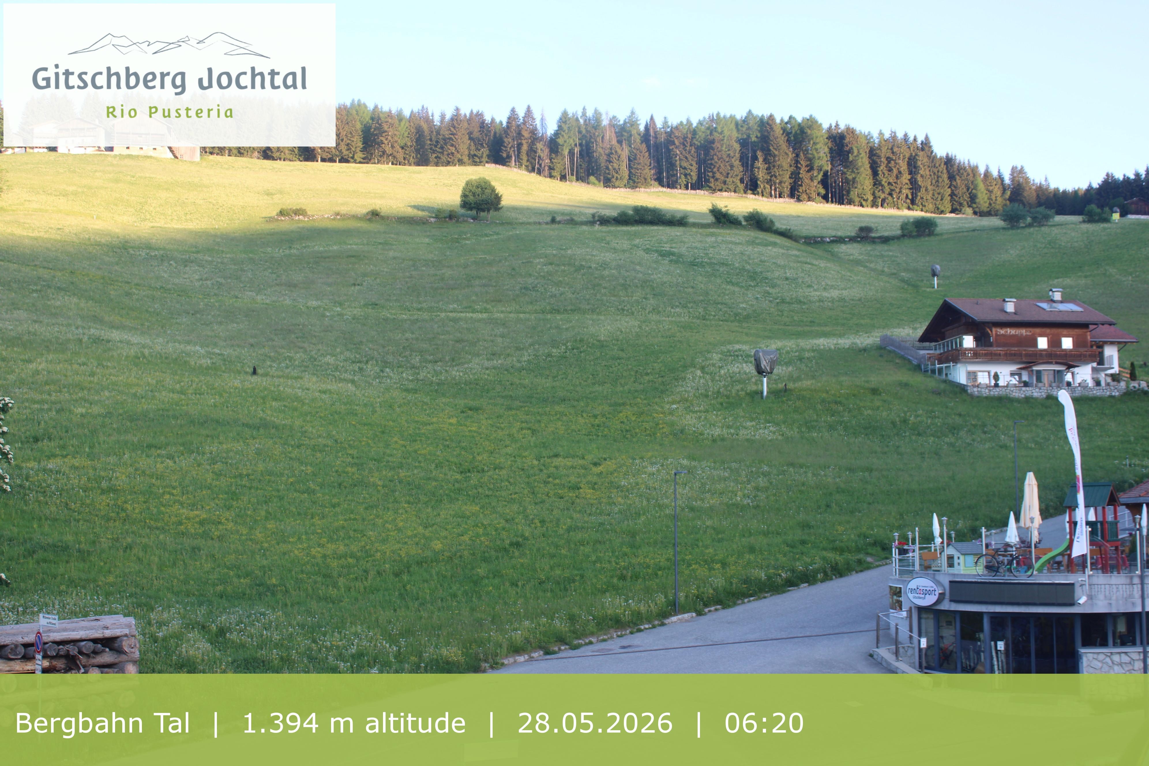 Archiv Foto Webcam Sicht auf die Talstation Meransen in Südtirol