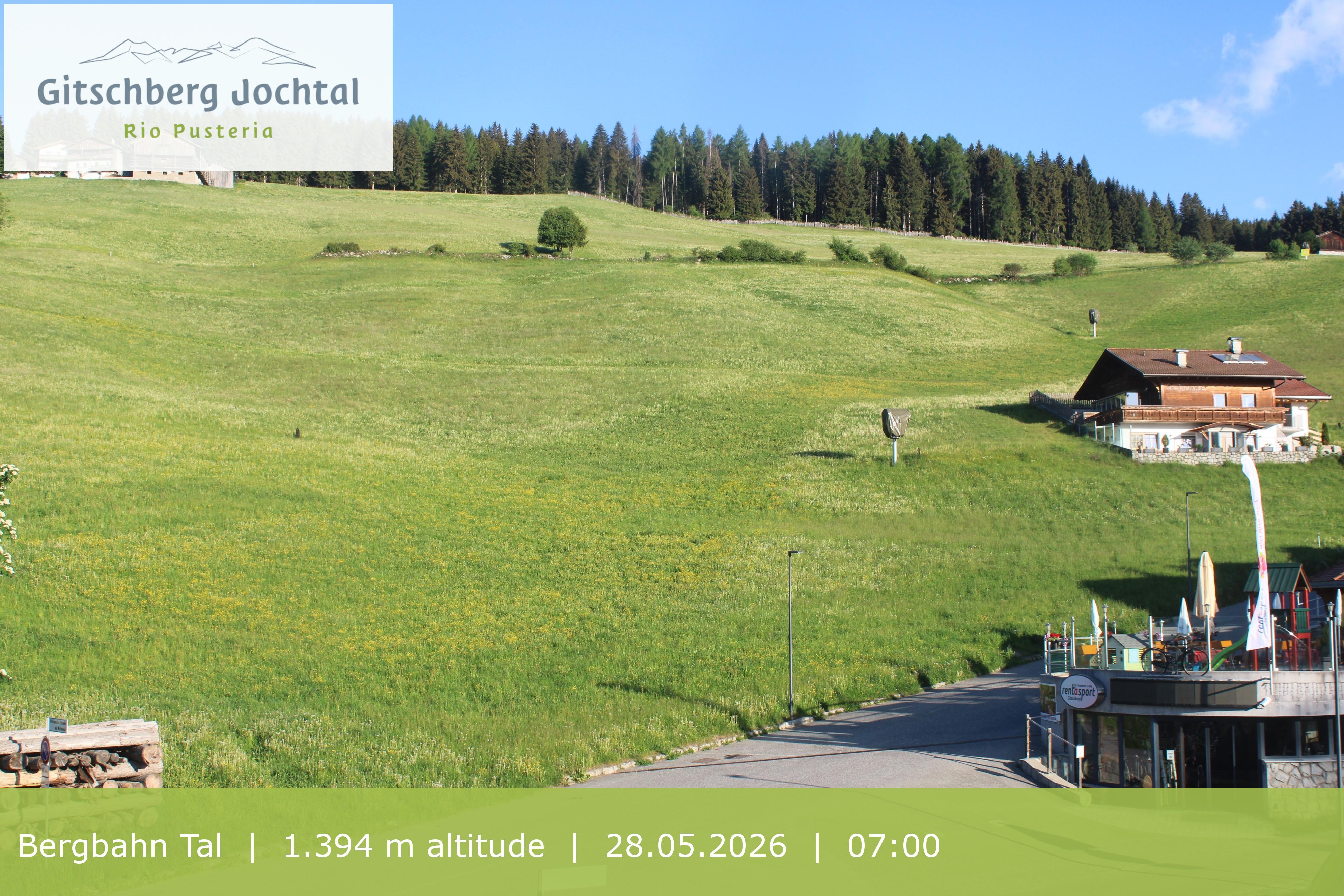 Archiv Foto Webcam Sicht auf die Talstation Meransen in Südtirol