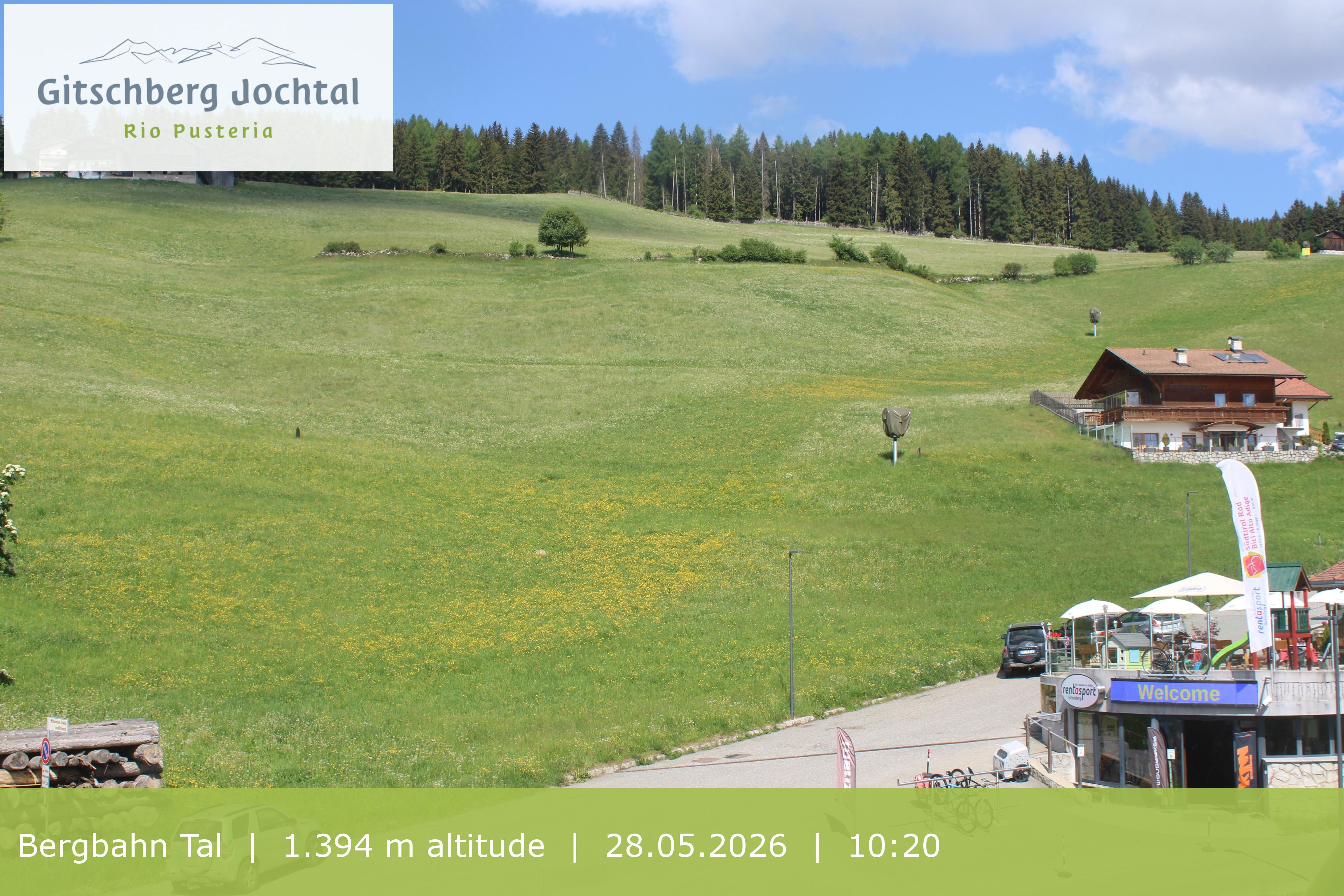 Archiv Foto Webcam Sicht auf die Talstation Meransen in Südtirol