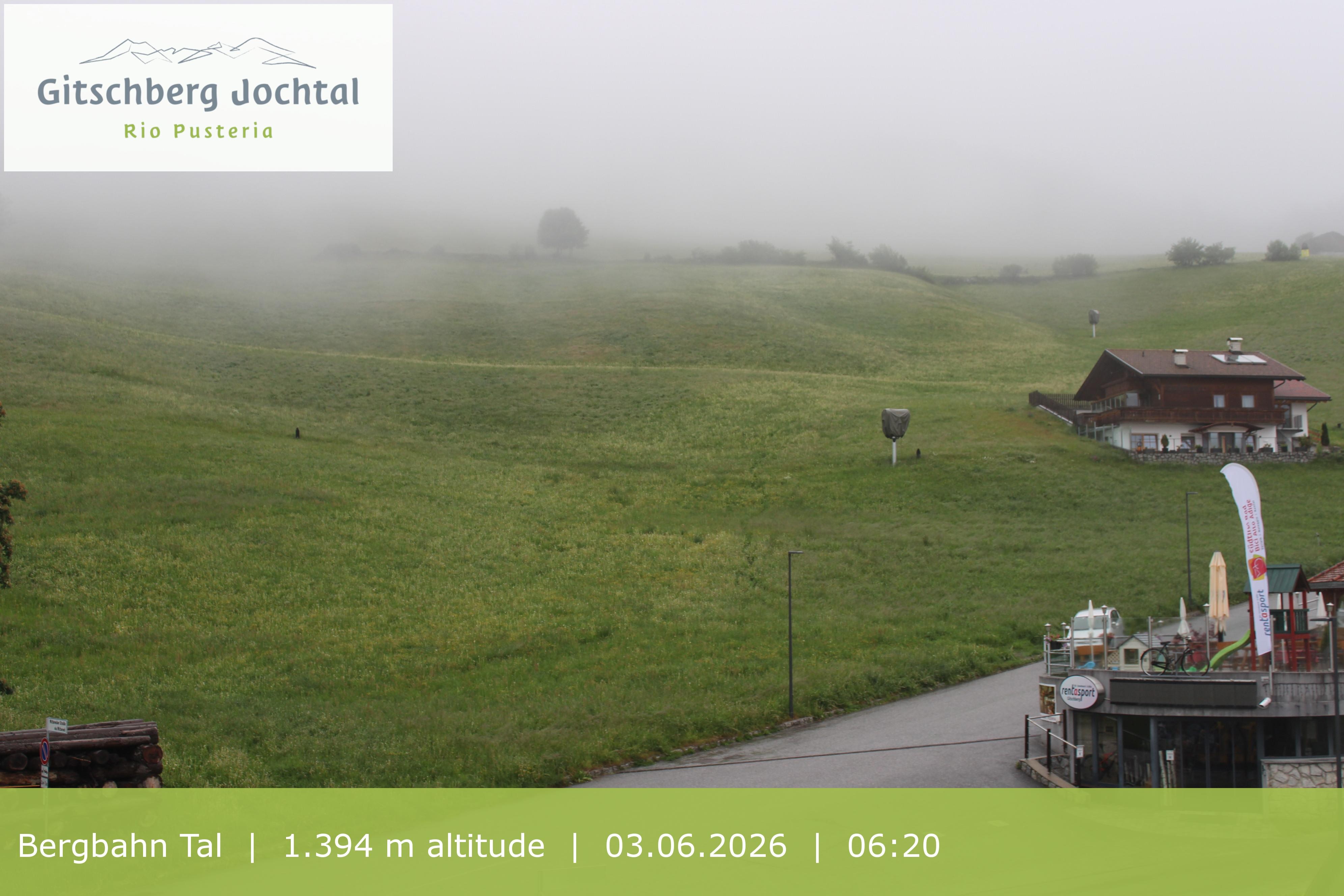 Archiv Foto Webcam Sicht auf die Talstation Meransen in Südtirol
