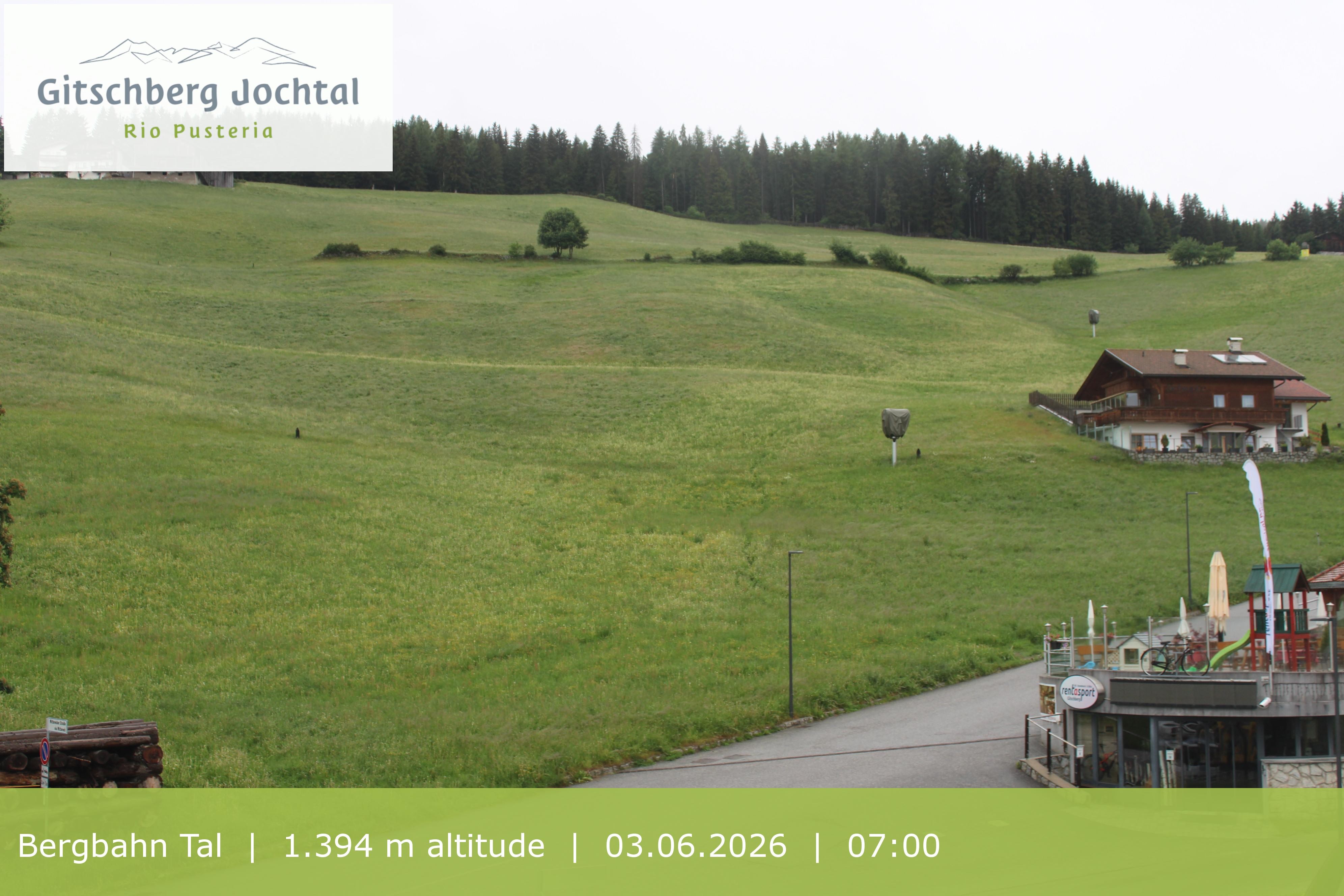 Archiv Foto Webcam Sicht auf die Talstation Meransen in Südtirol
