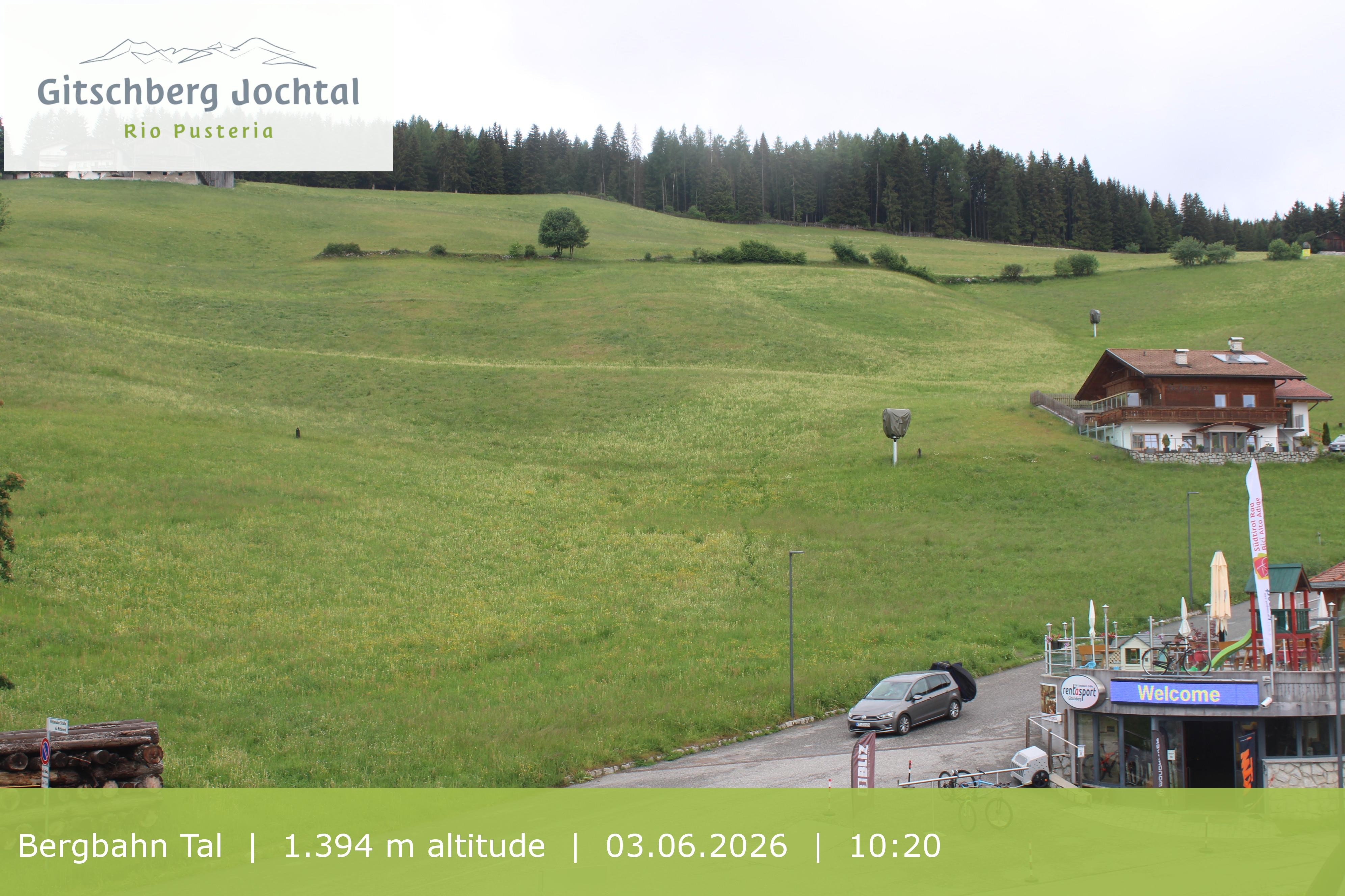Archiv Foto Webcam Sicht auf die Talstation Meransen in Südtirol