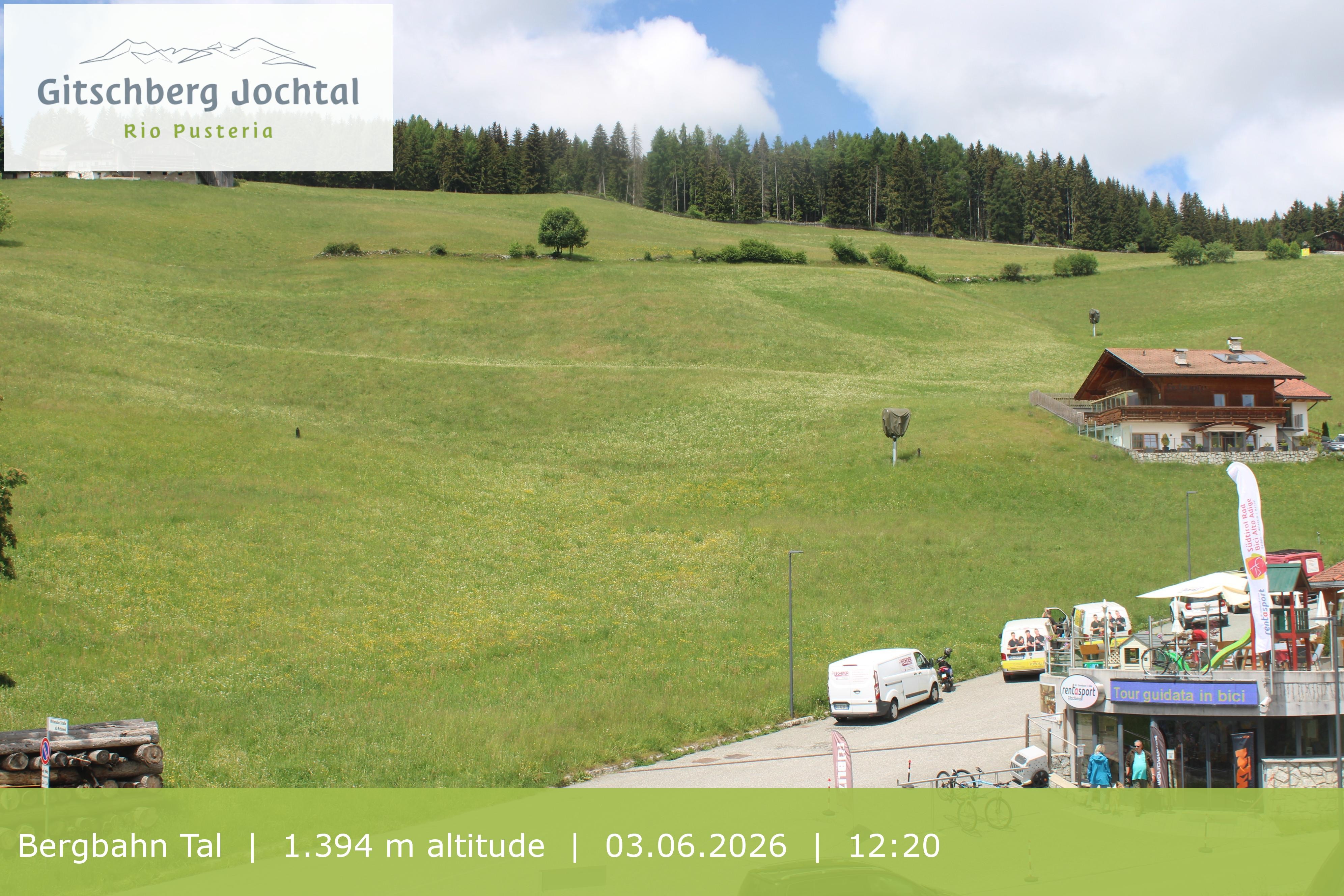 Archiv Foto Webcam Sicht auf die Talstation Meransen in Südtirol