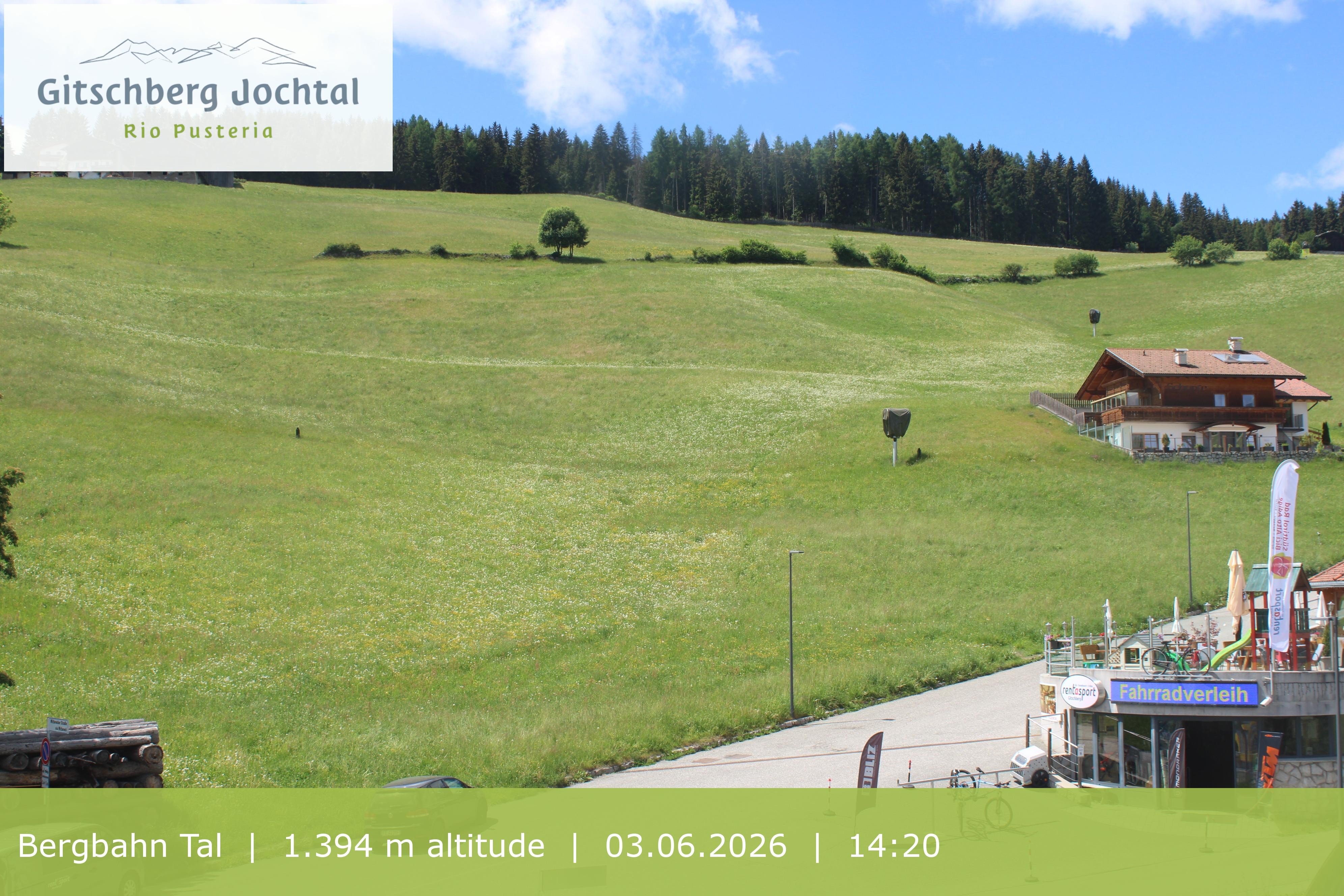 Archiv Foto Webcam Sicht auf die Talstation Meransen in Südtirol