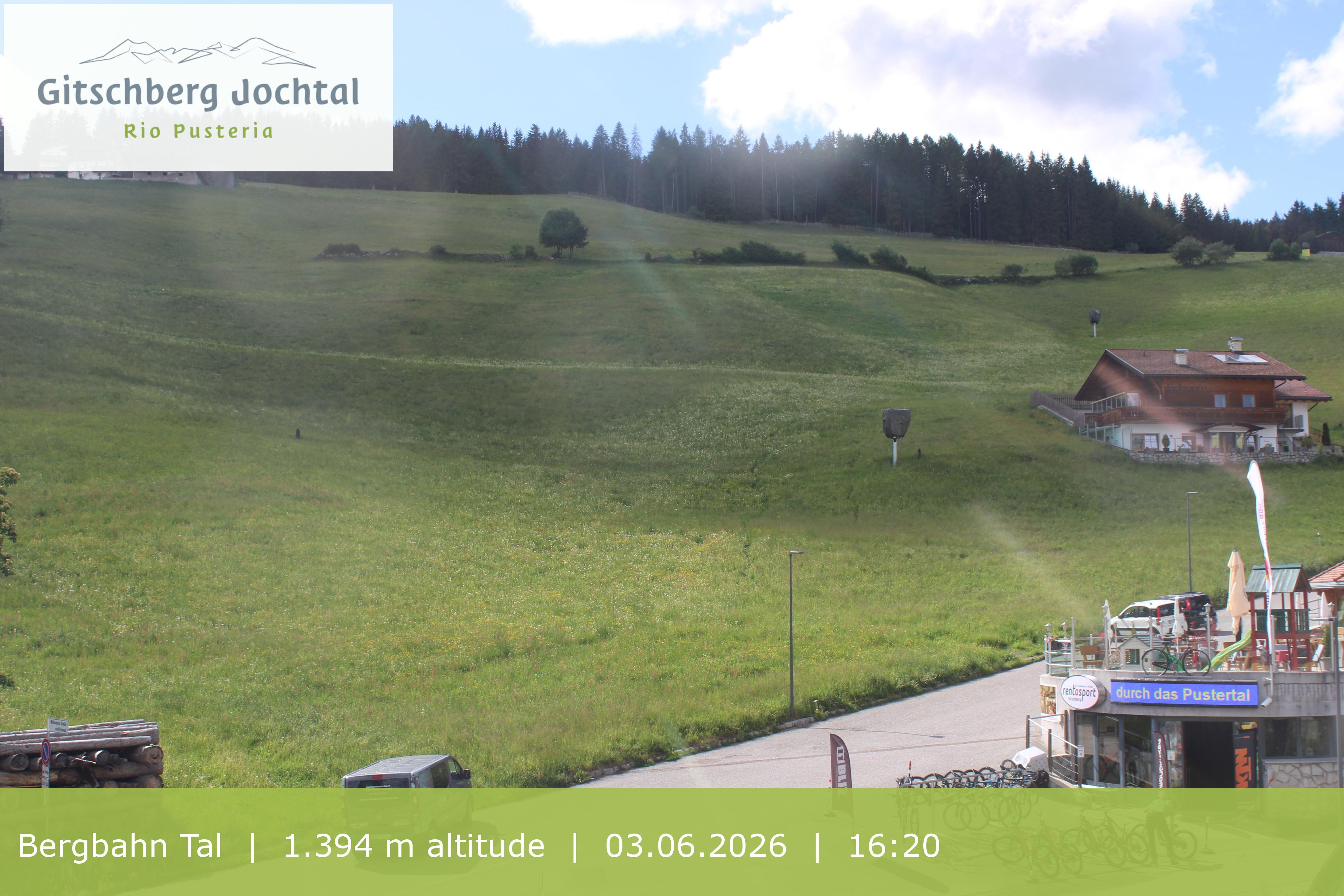 Archiv Foto Webcam Sicht auf die Talstation Meransen in Südtirol