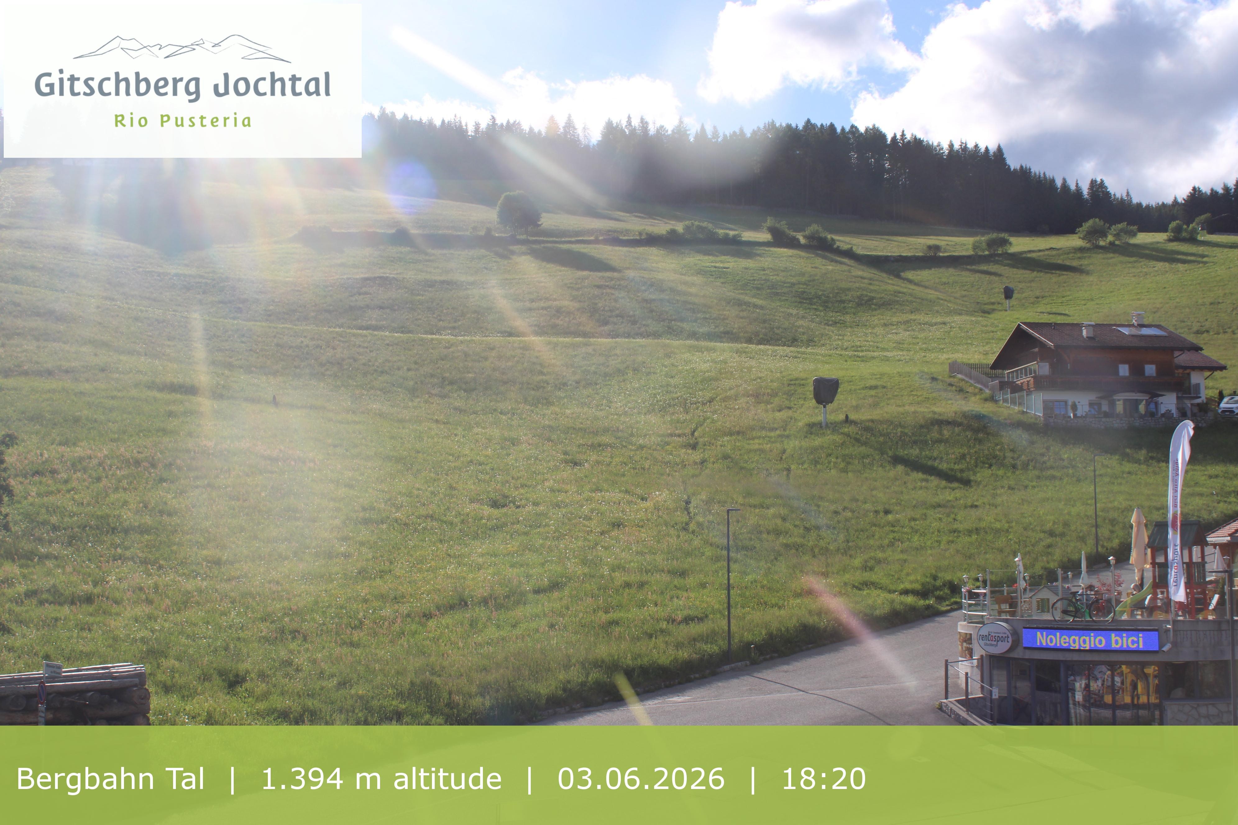 Archiv Foto Webcam Sicht auf die Talstation Meransen in Südtirol