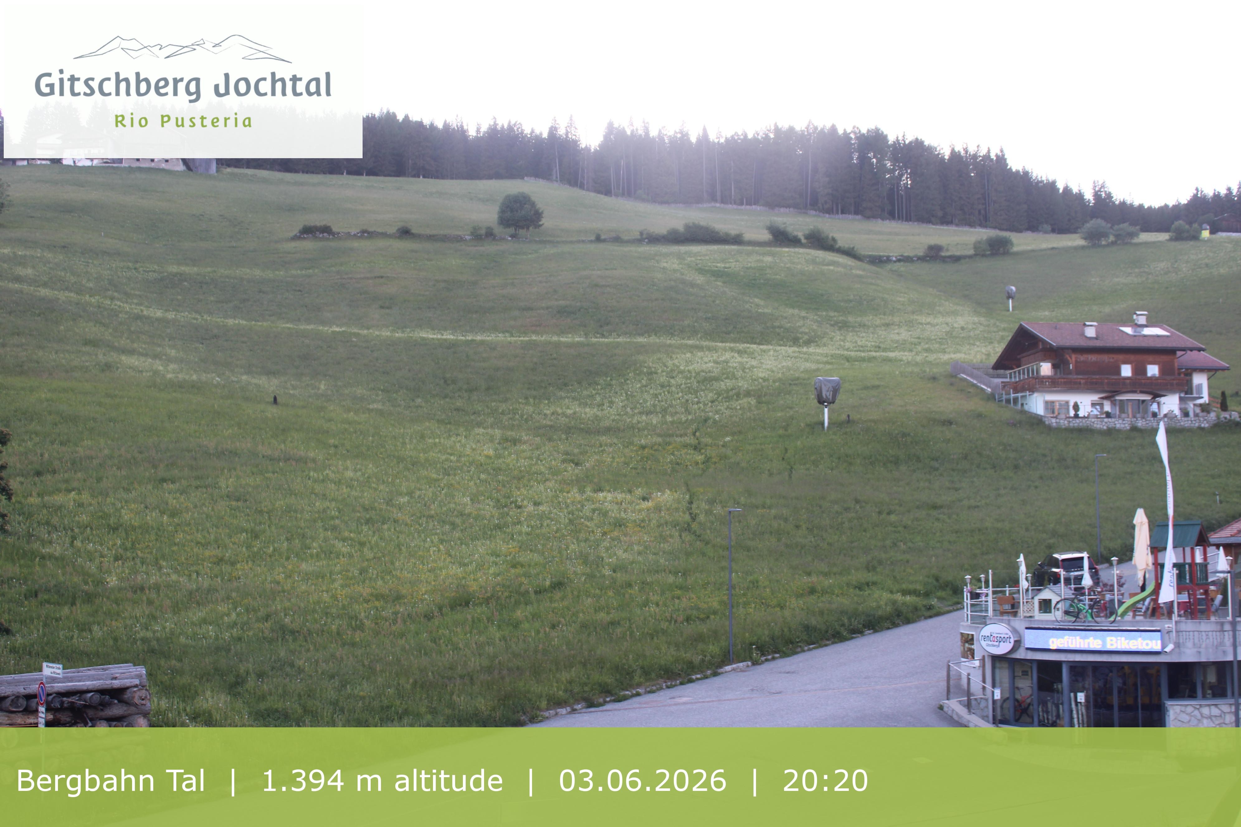 Archiv Foto Webcam Sicht auf die Talstation Meransen in Südtirol