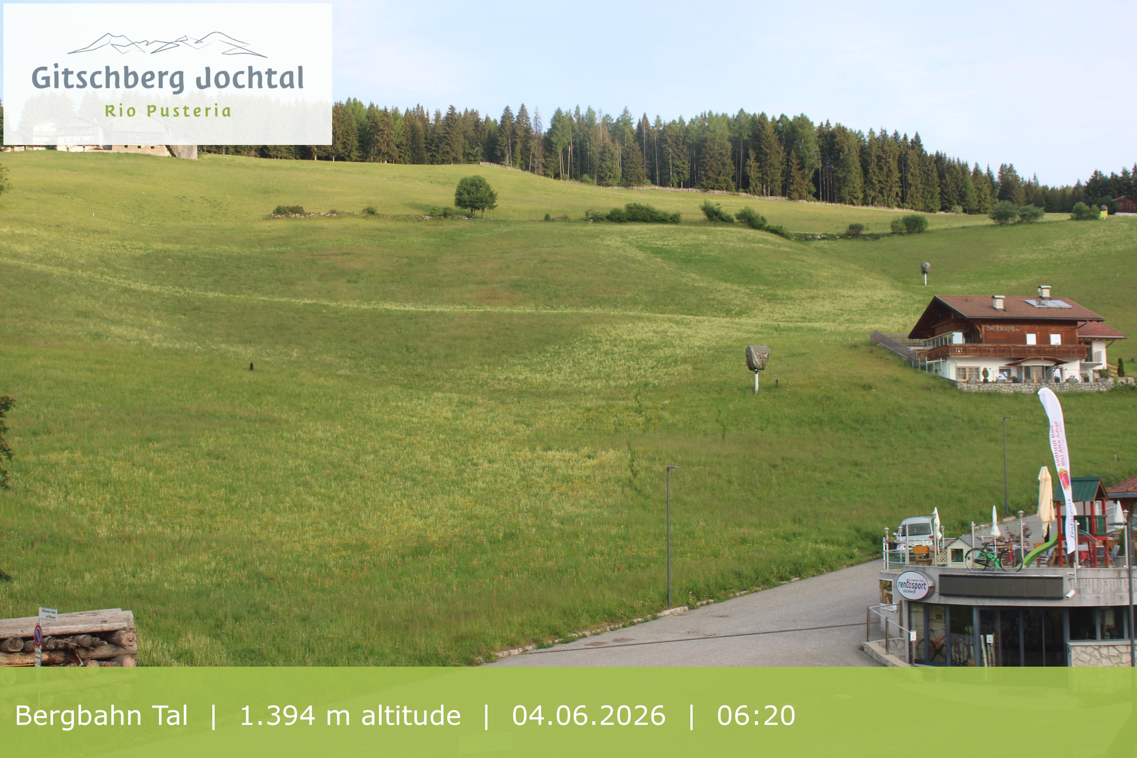 Archiv Foto Webcam Sicht auf die Talstation Meransen in Südtirol
