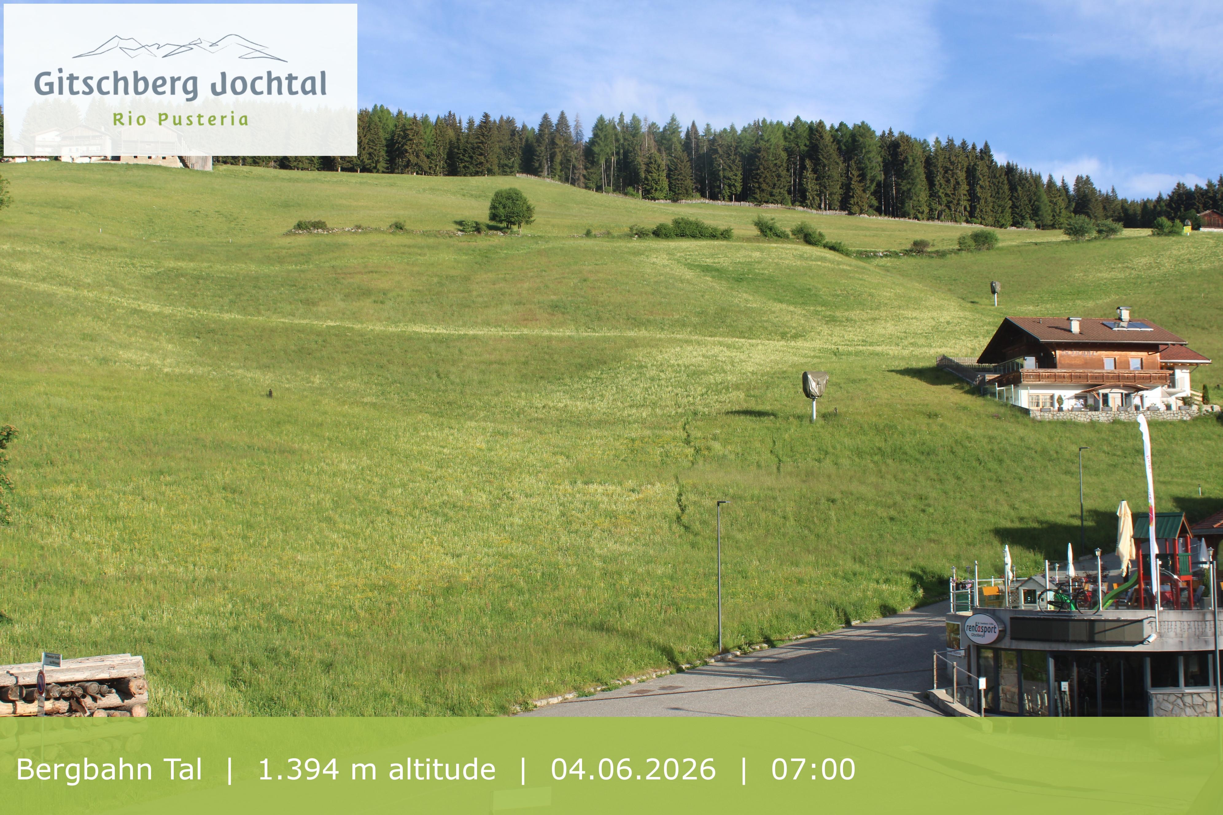 Archiv Foto Webcam Sicht auf die Talstation Meransen in Südtirol