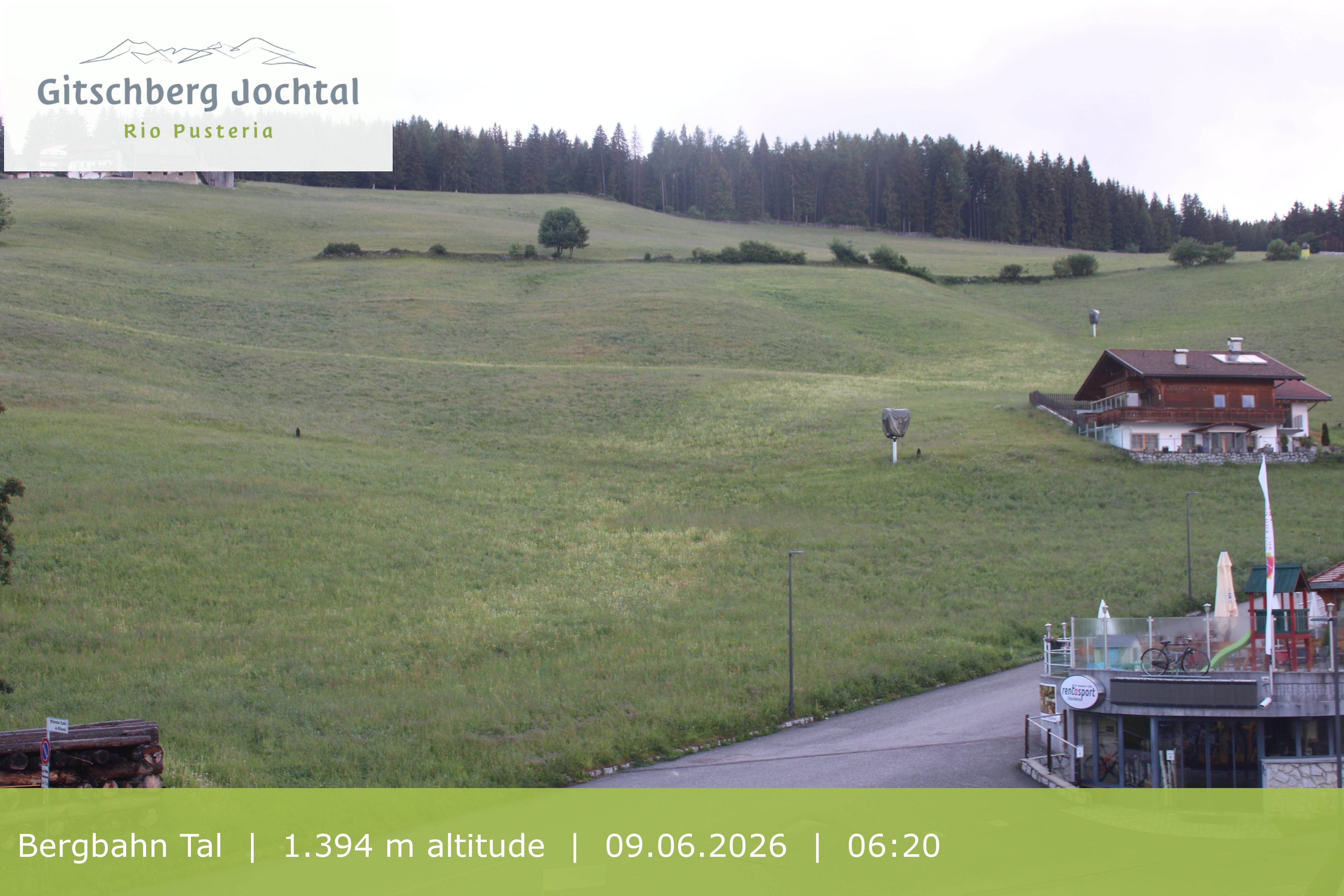 Archiv Foto Webcam Sicht auf die Talstation Meransen in Südtirol