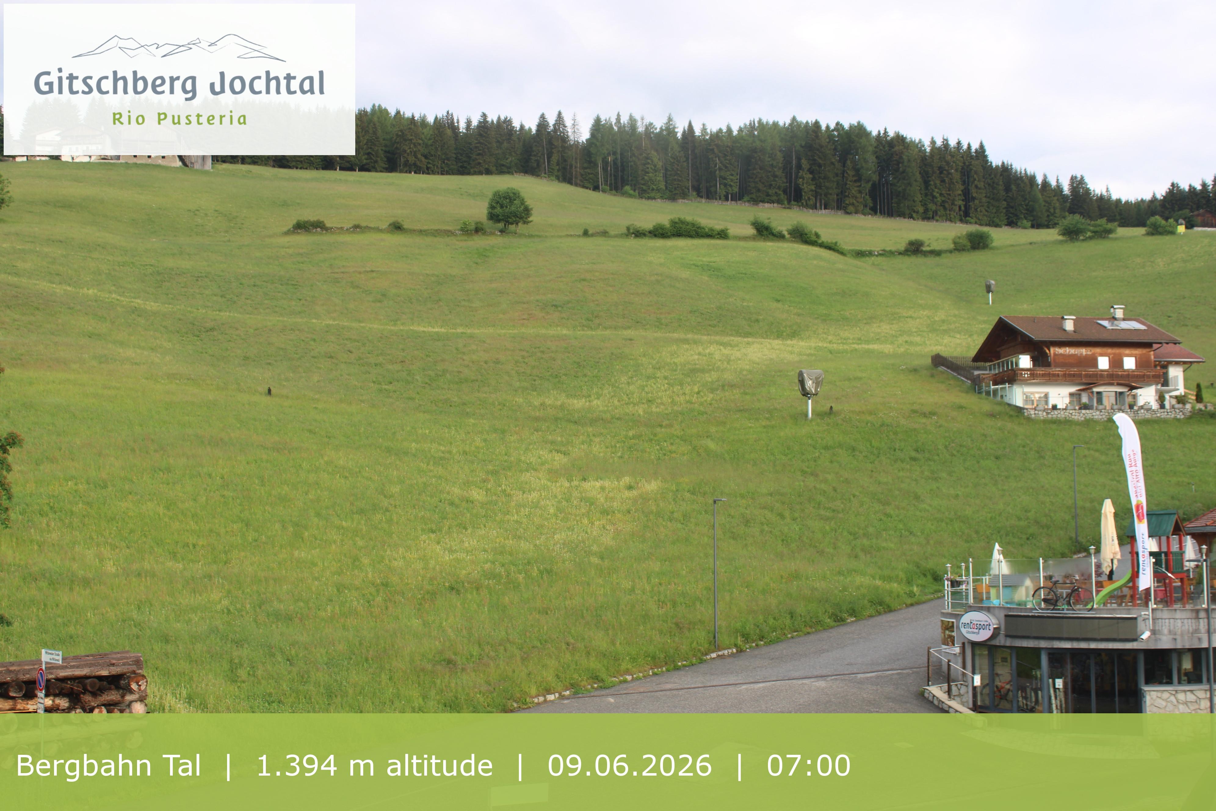 Archiv Foto Webcam Sicht auf die Talstation Meransen in Südtirol