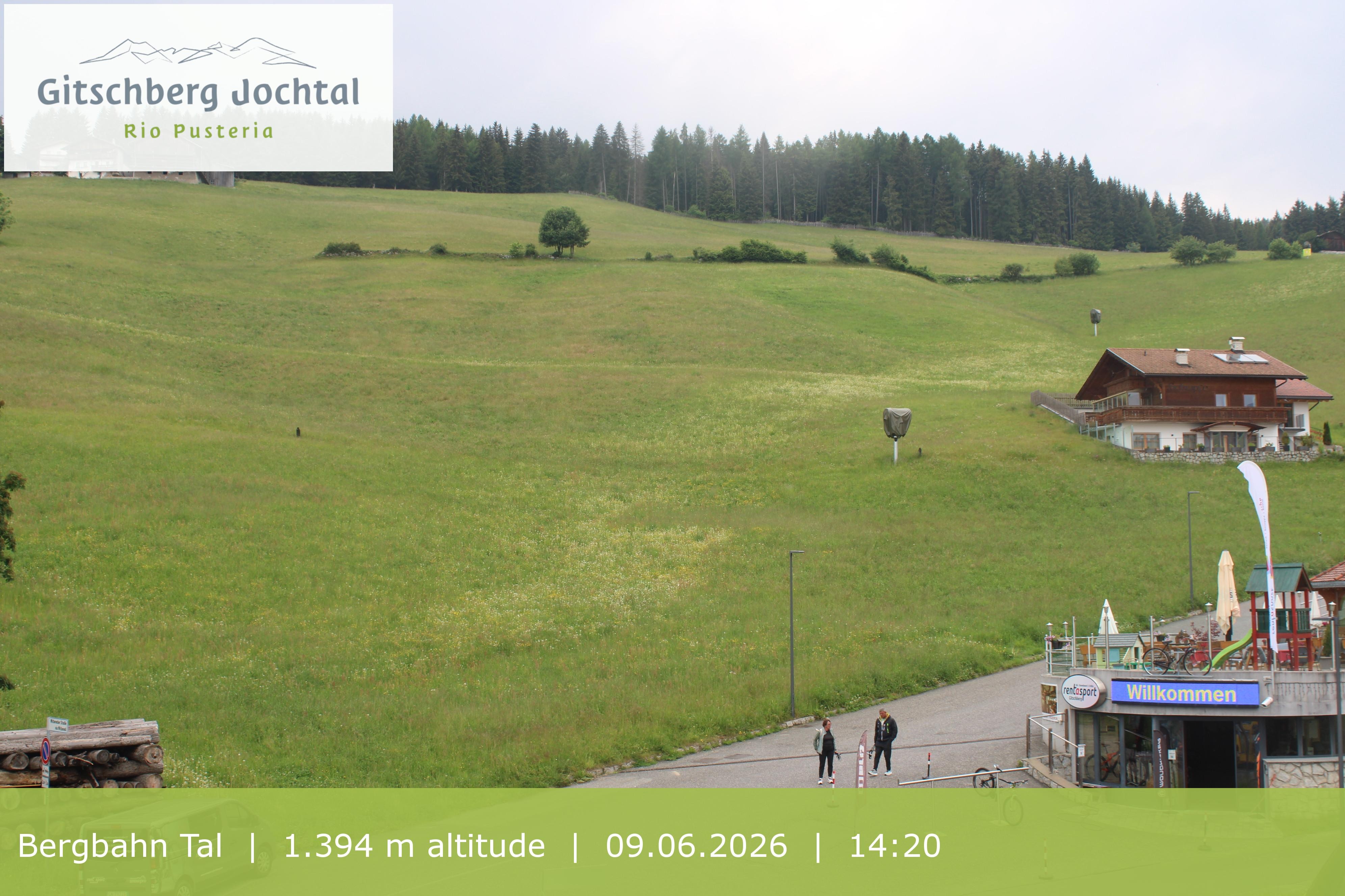 Archiv Foto Webcam Sicht auf die Talstation Meransen in Südtirol