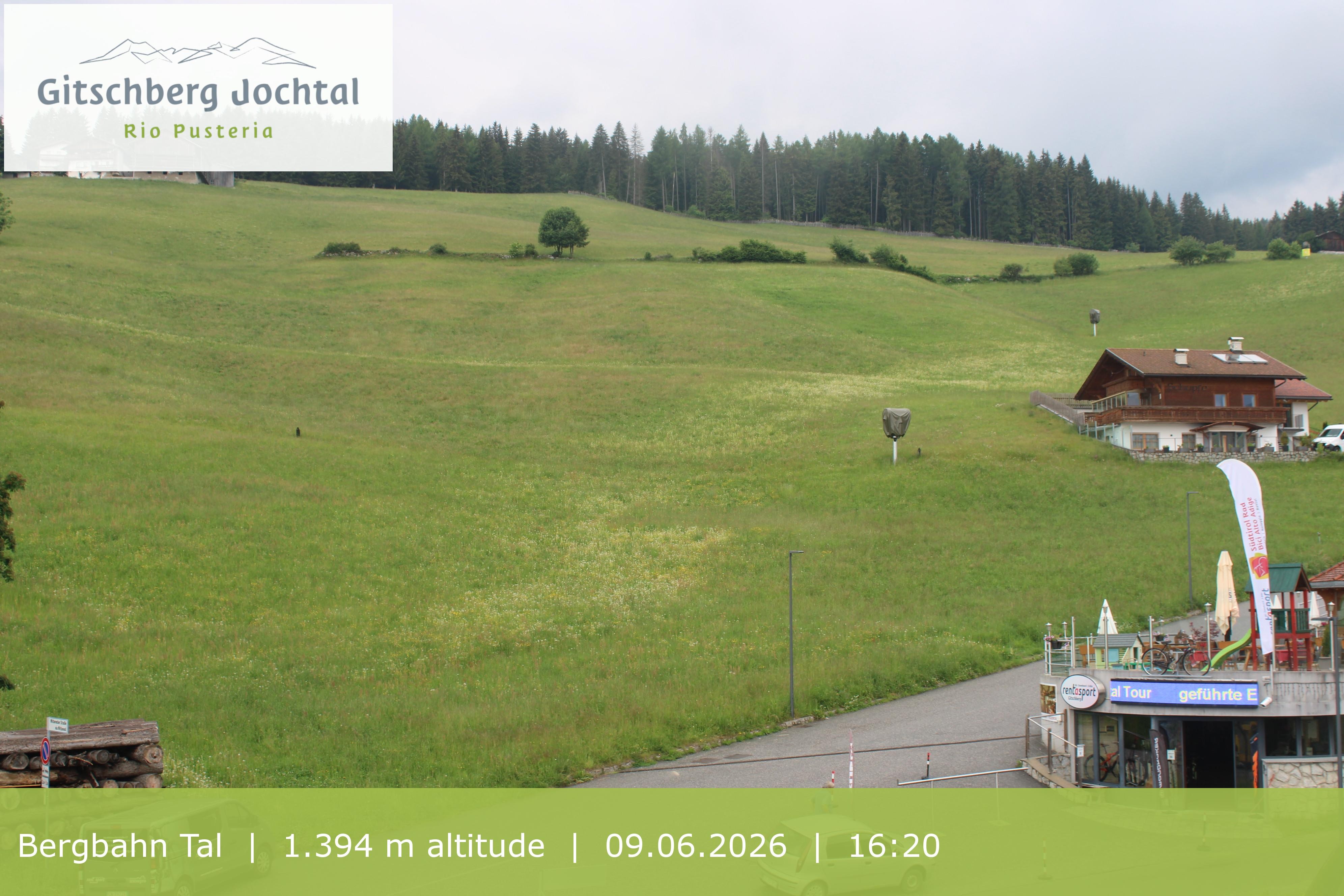 Archiv Foto Webcam Sicht auf die Talstation Meransen in Südtirol
