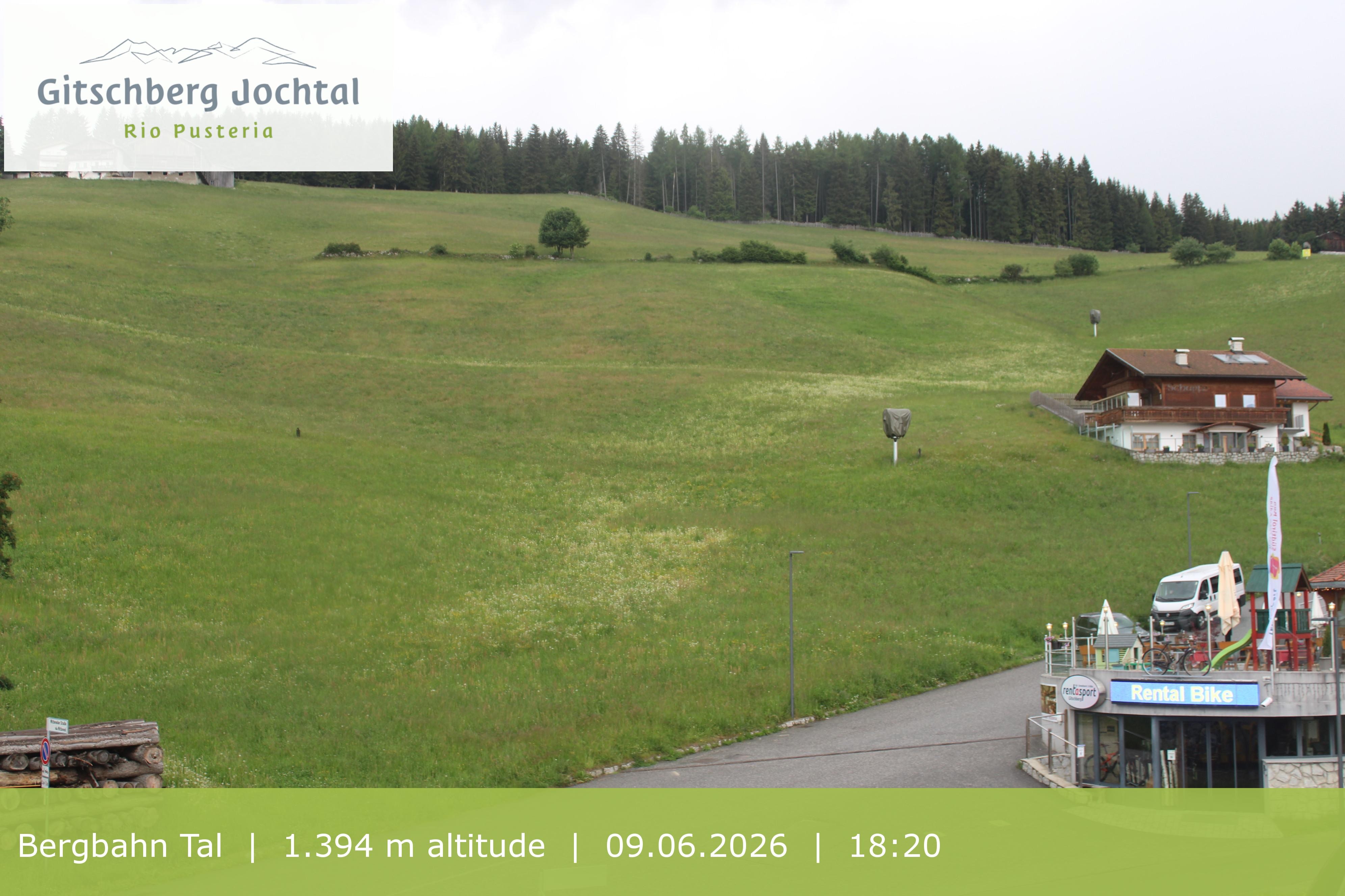 Archiv Foto Webcam Sicht auf die Talstation Meransen in Südtirol
