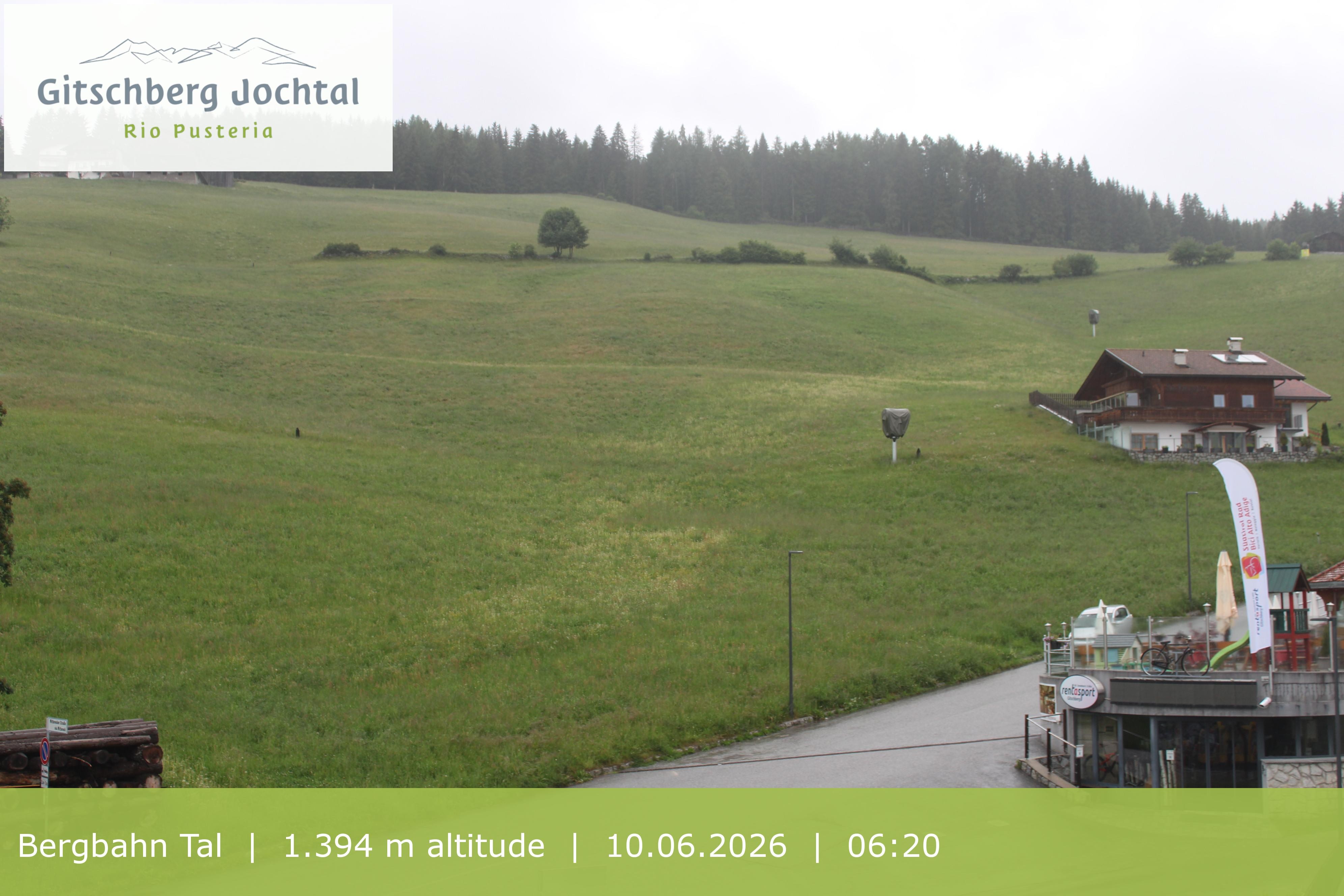 Archiv Foto Webcam Sicht auf die Talstation Meransen in Südtirol