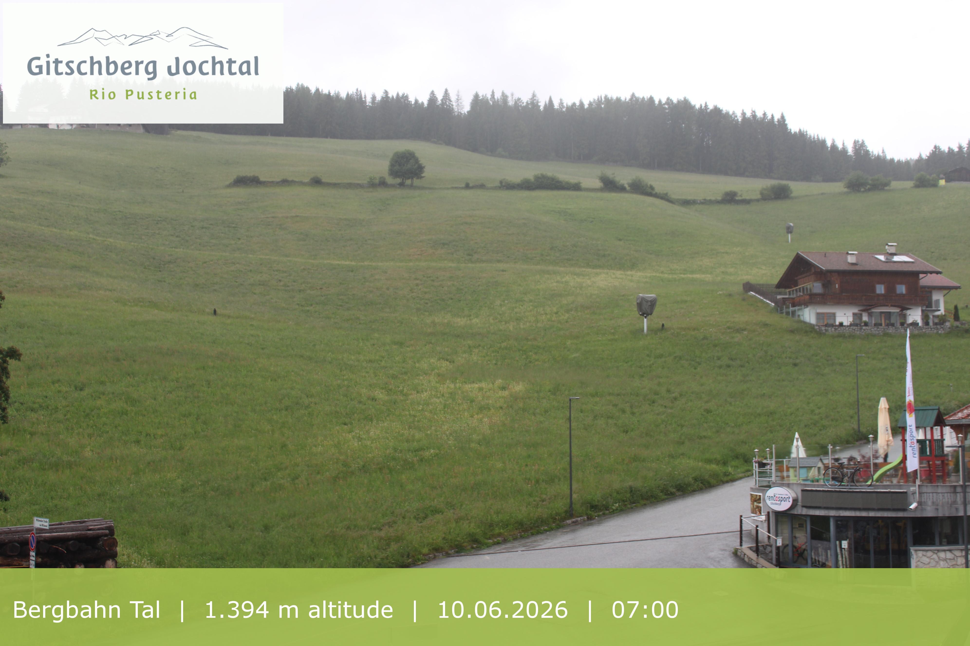 Archiv Foto Webcam Sicht auf die Talstation Meransen in Südtirol