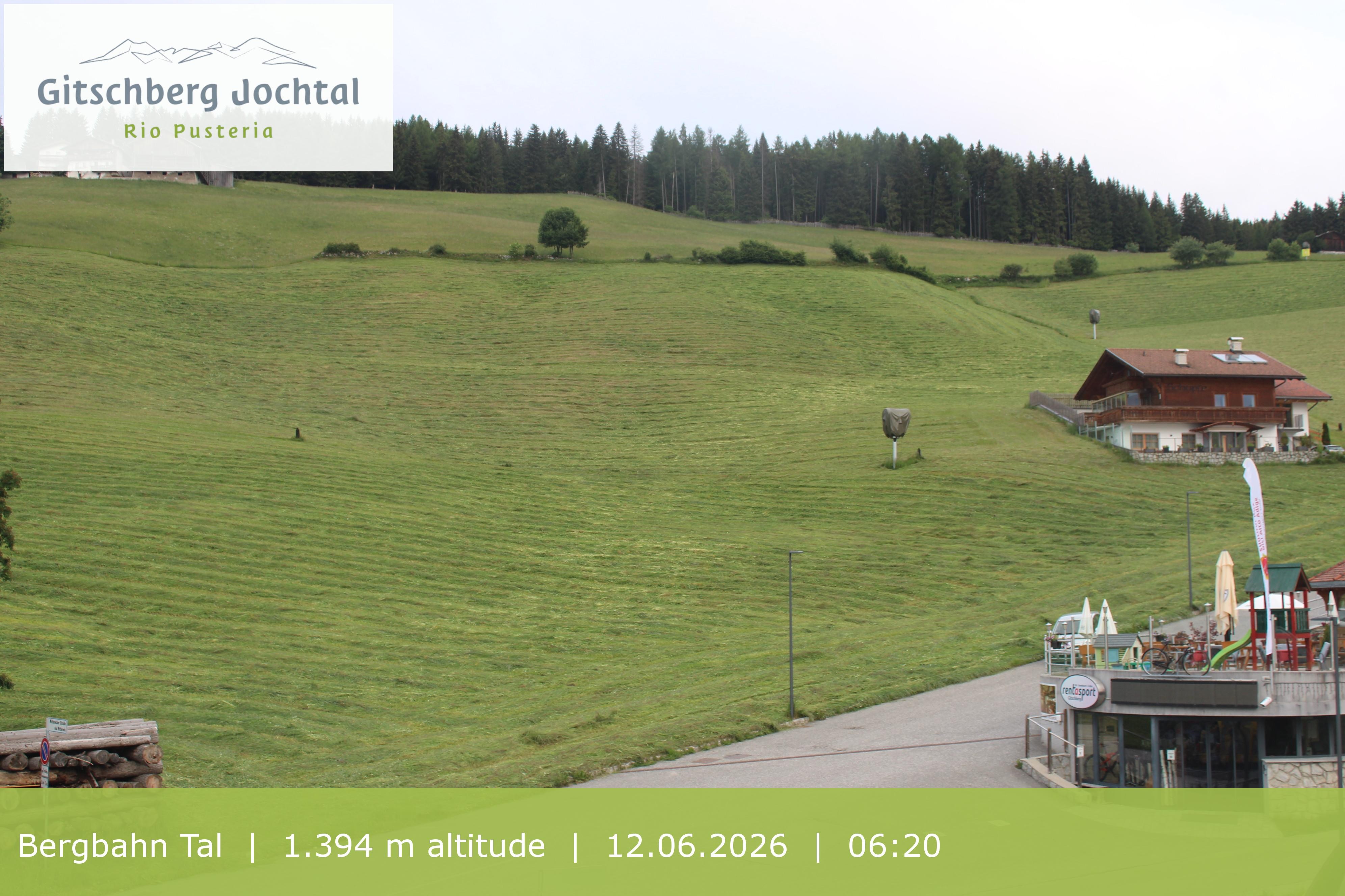 Archiv Foto Webcam Sicht auf die Talstation Meransen in Südtirol