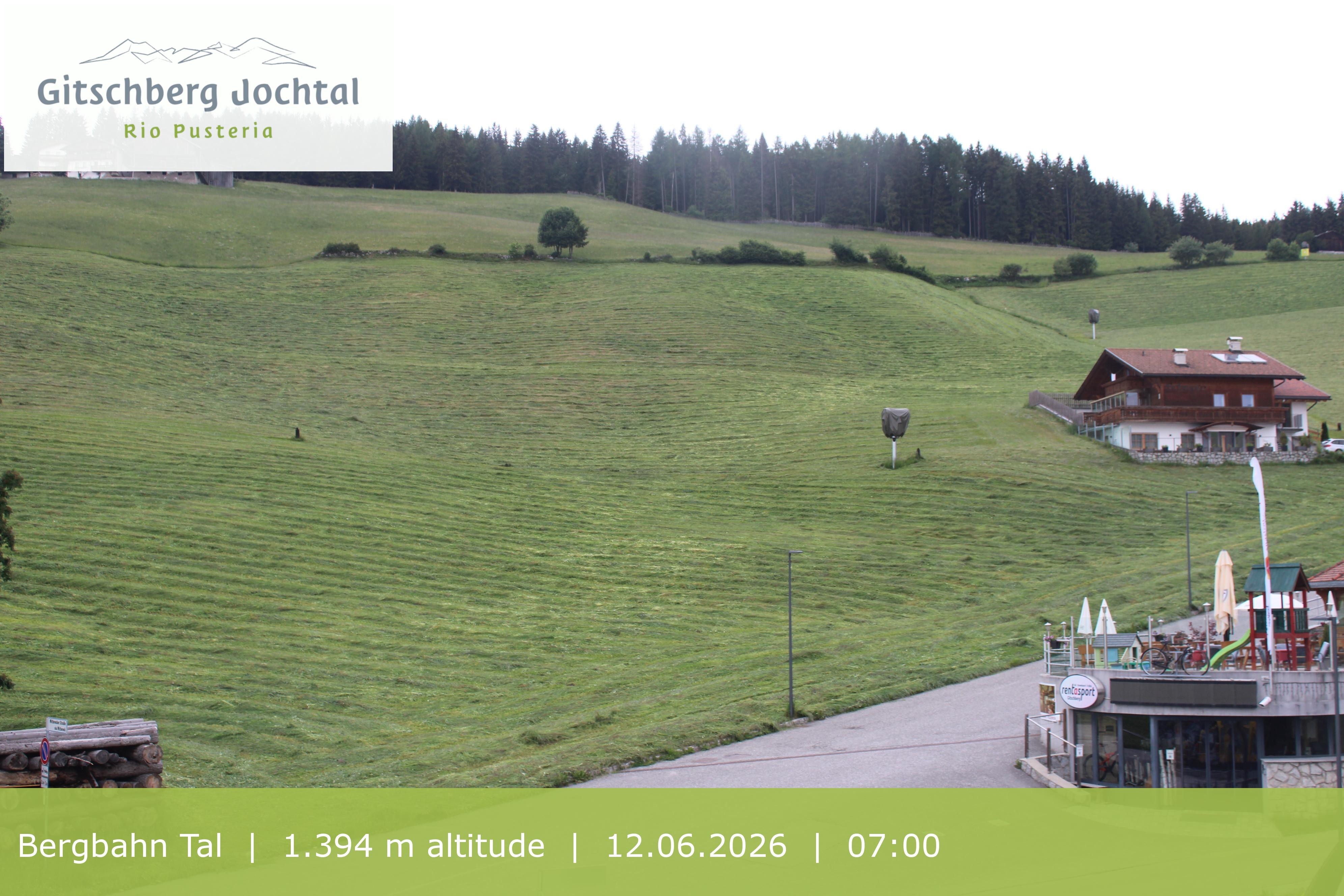 Archiv Foto Webcam Sicht auf die Talstation Meransen in Südtirol