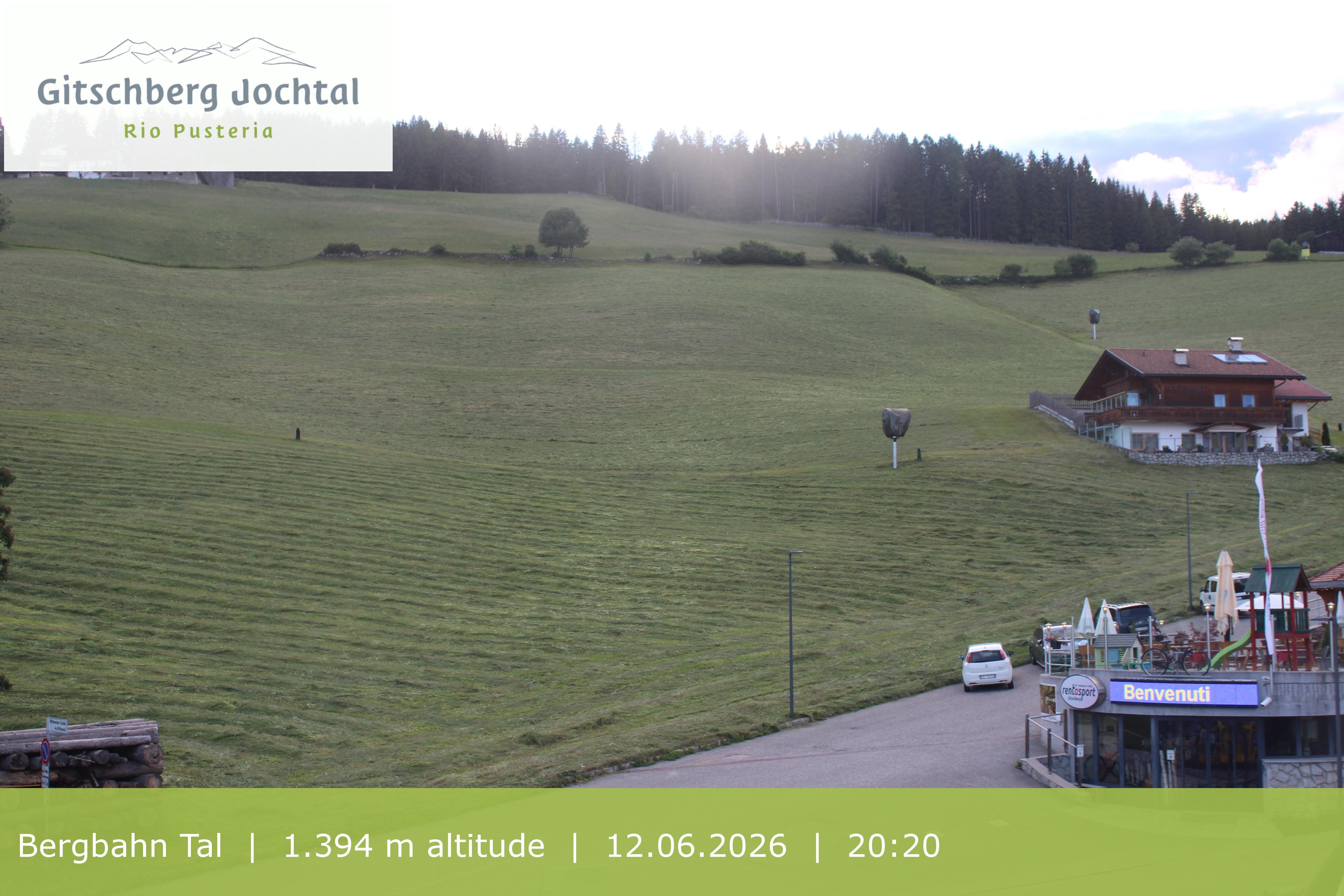 Archiv Foto Webcam Sicht auf die Talstation Meransen in Südtirol