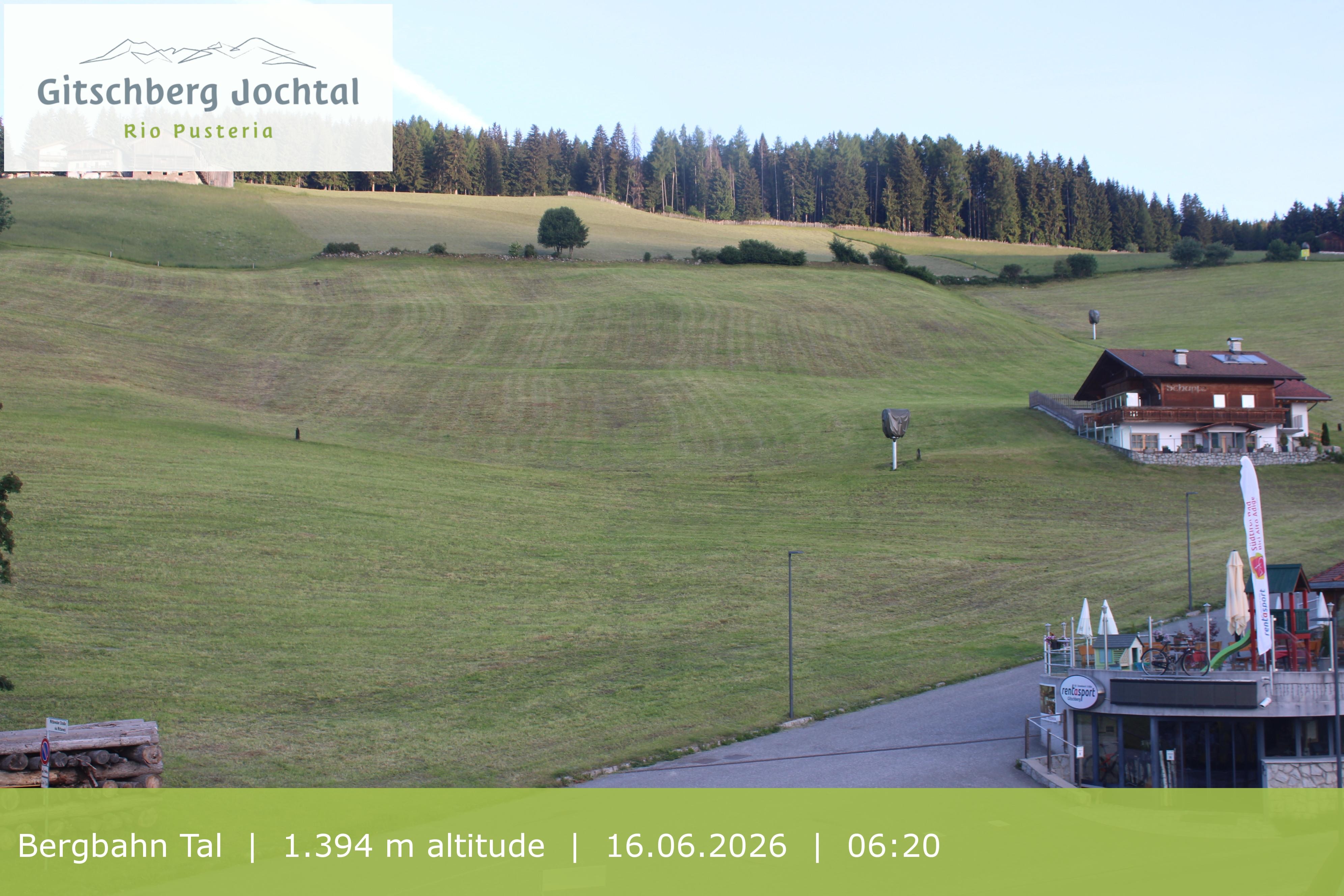 Archiv Foto Webcam Sicht auf die Talstation Meransen in Südtirol