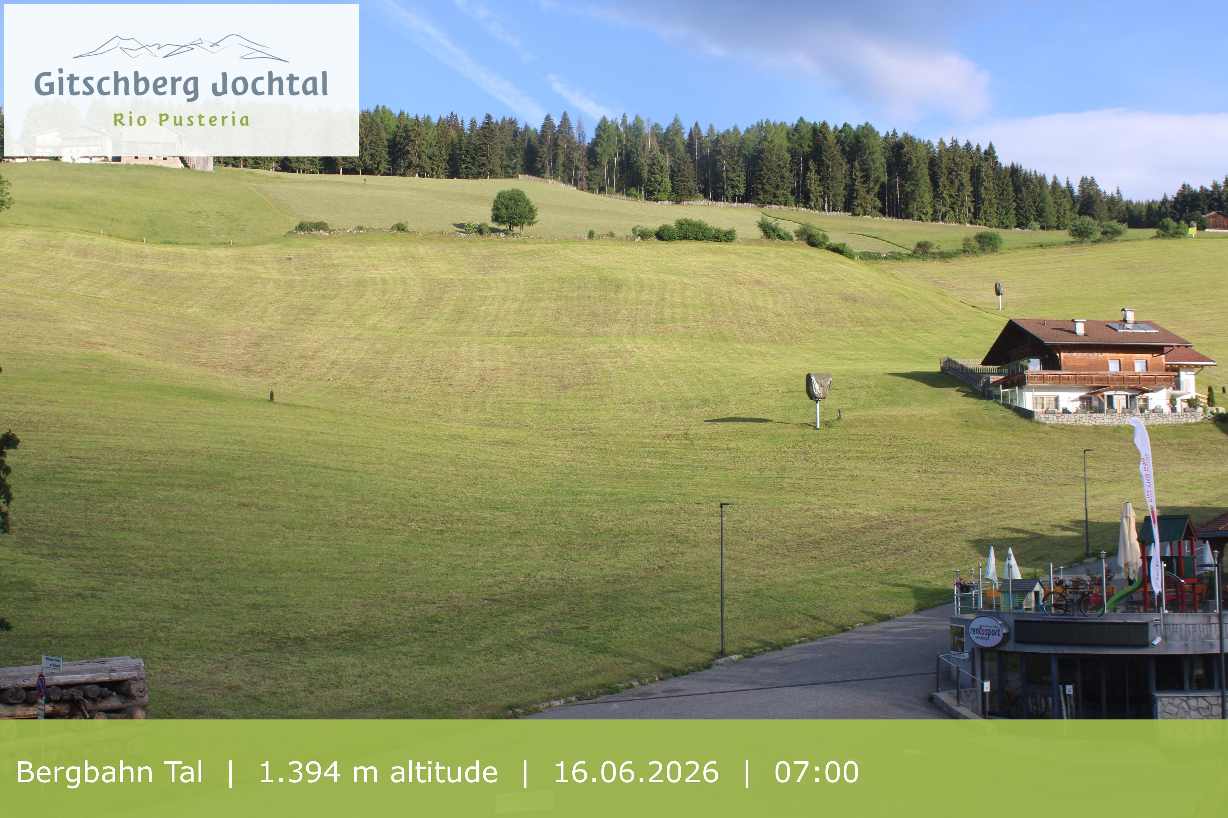 Archiv Foto Webcam Sicht auf die Talstation Meransen in Südtirol