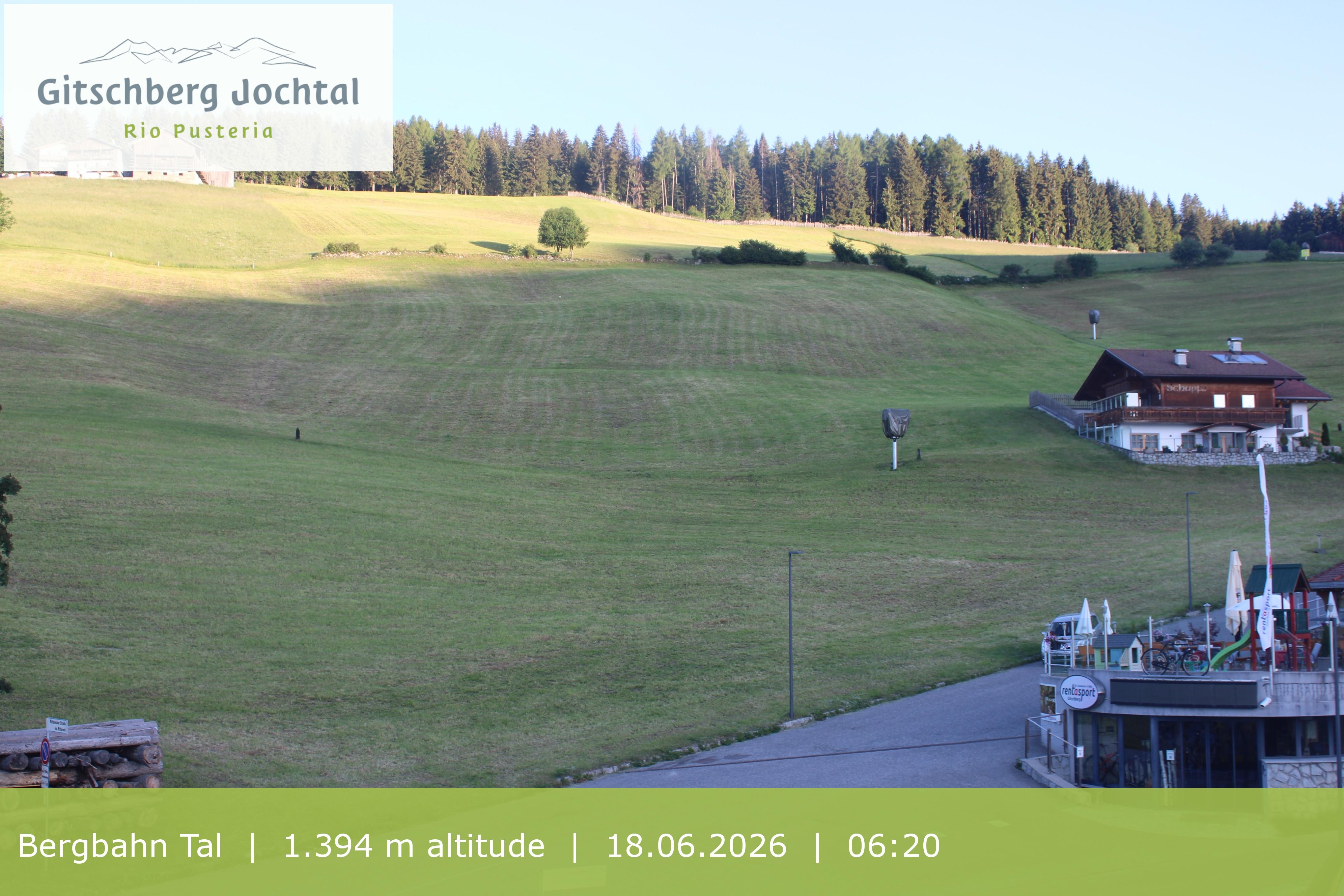Archiv Foto Webcam Sicht auf die Talstation Meransen in Südtirol