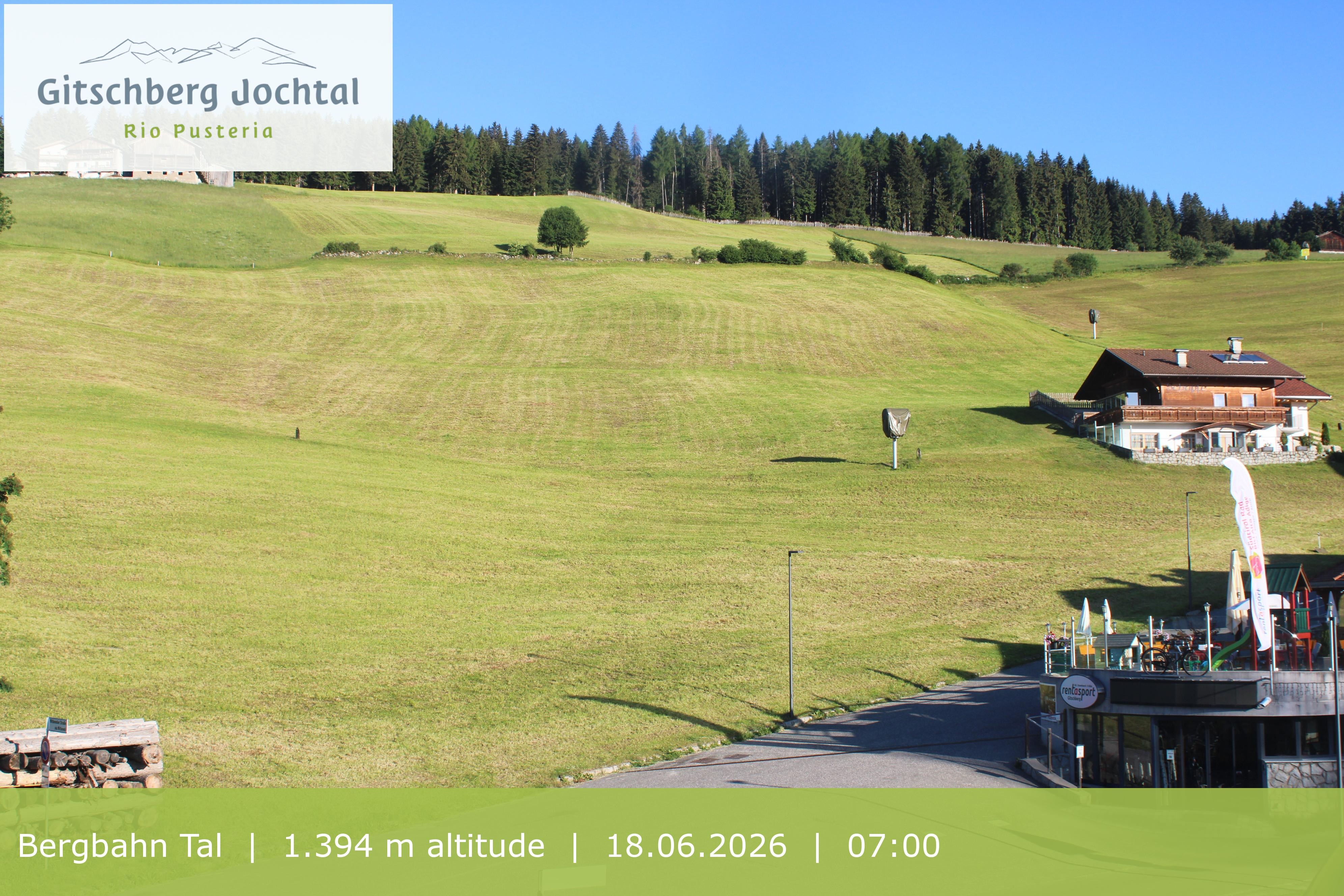 Archiv Foto Webcam Sicht auf die Talstation Meransen in Südtirol