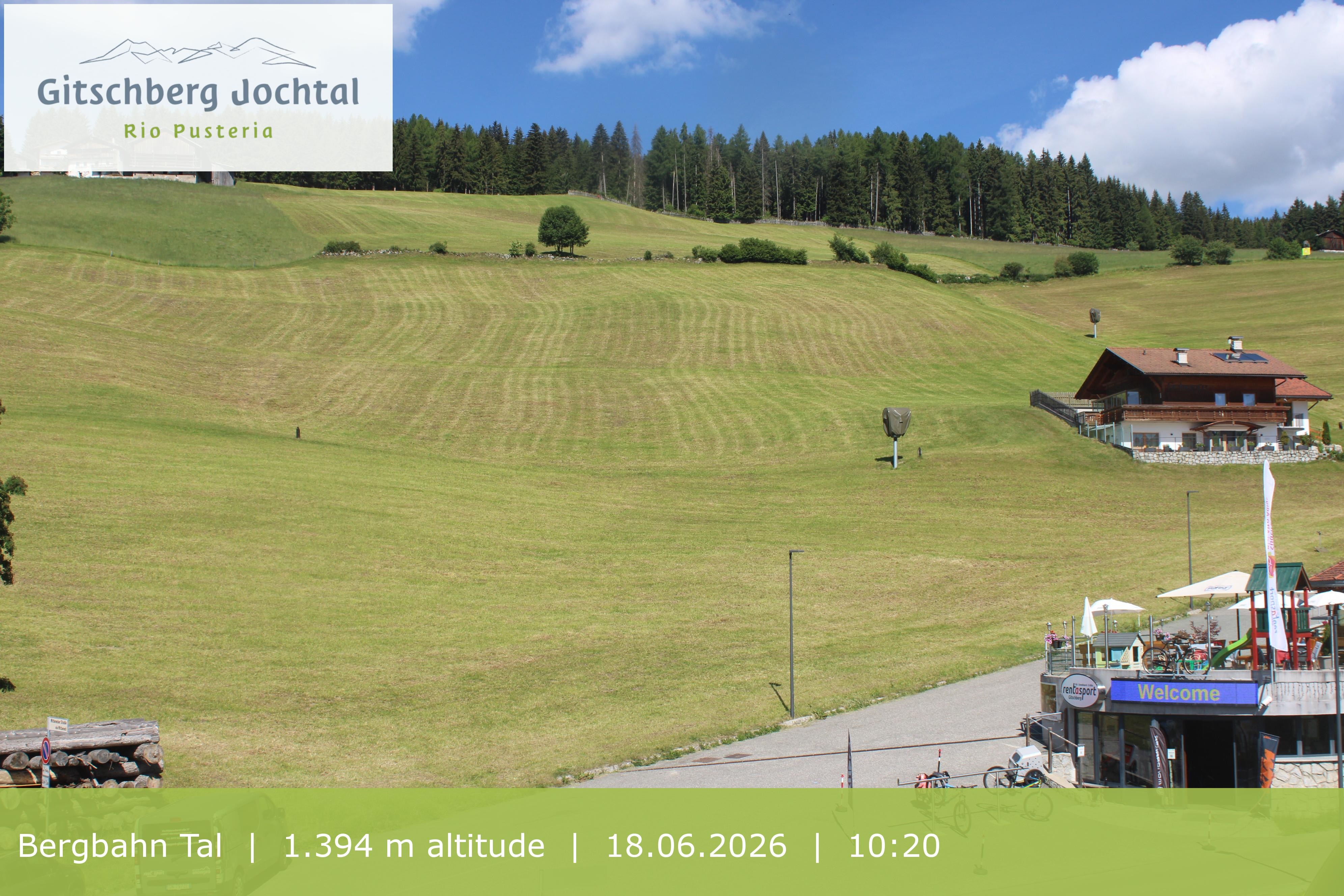 Archiv Foto Webcam Sicht auf die Talstation Meransen in Südtirol