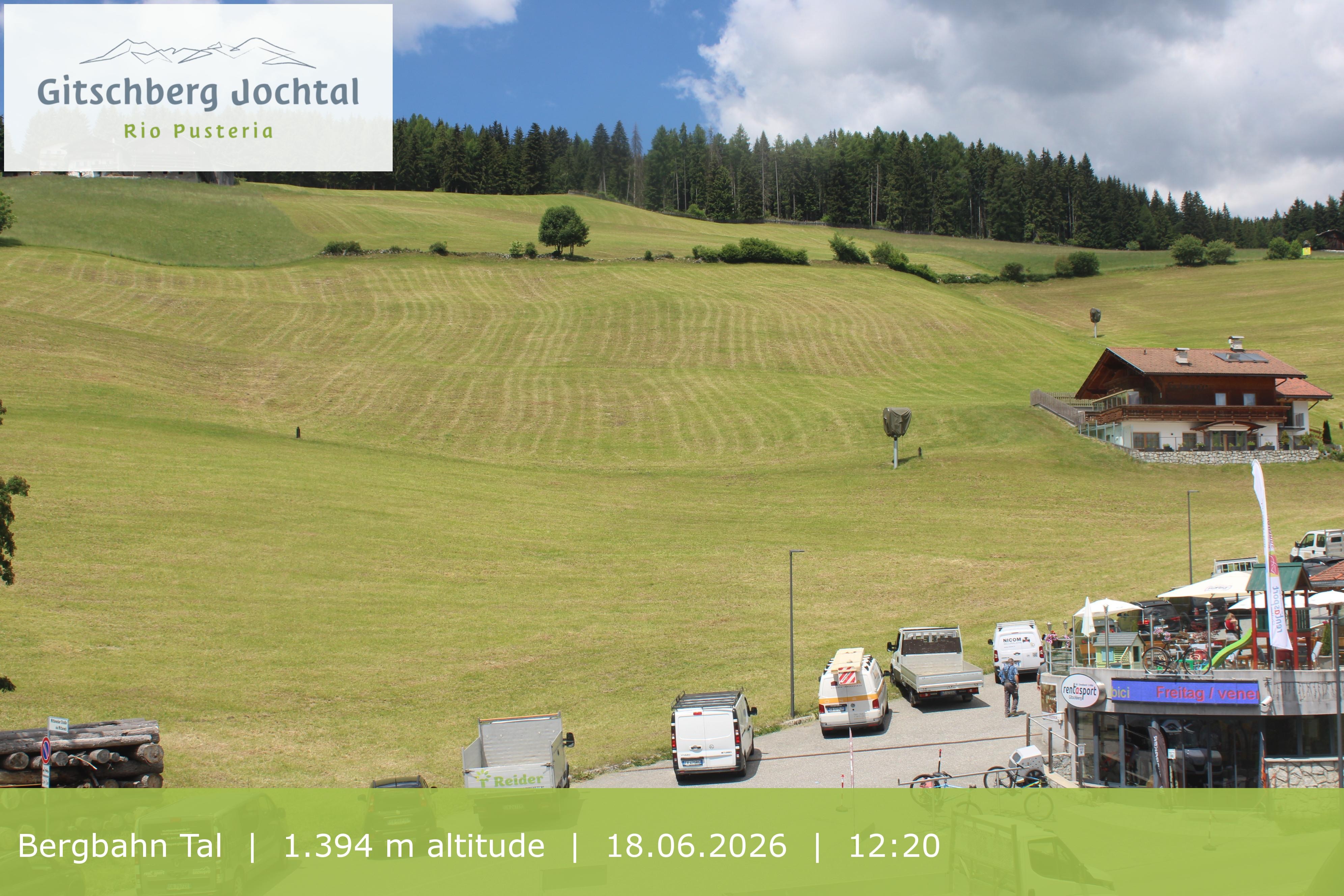 Archiv Foto Webcam Sicht auf die Talstation Meransen in Südtirol