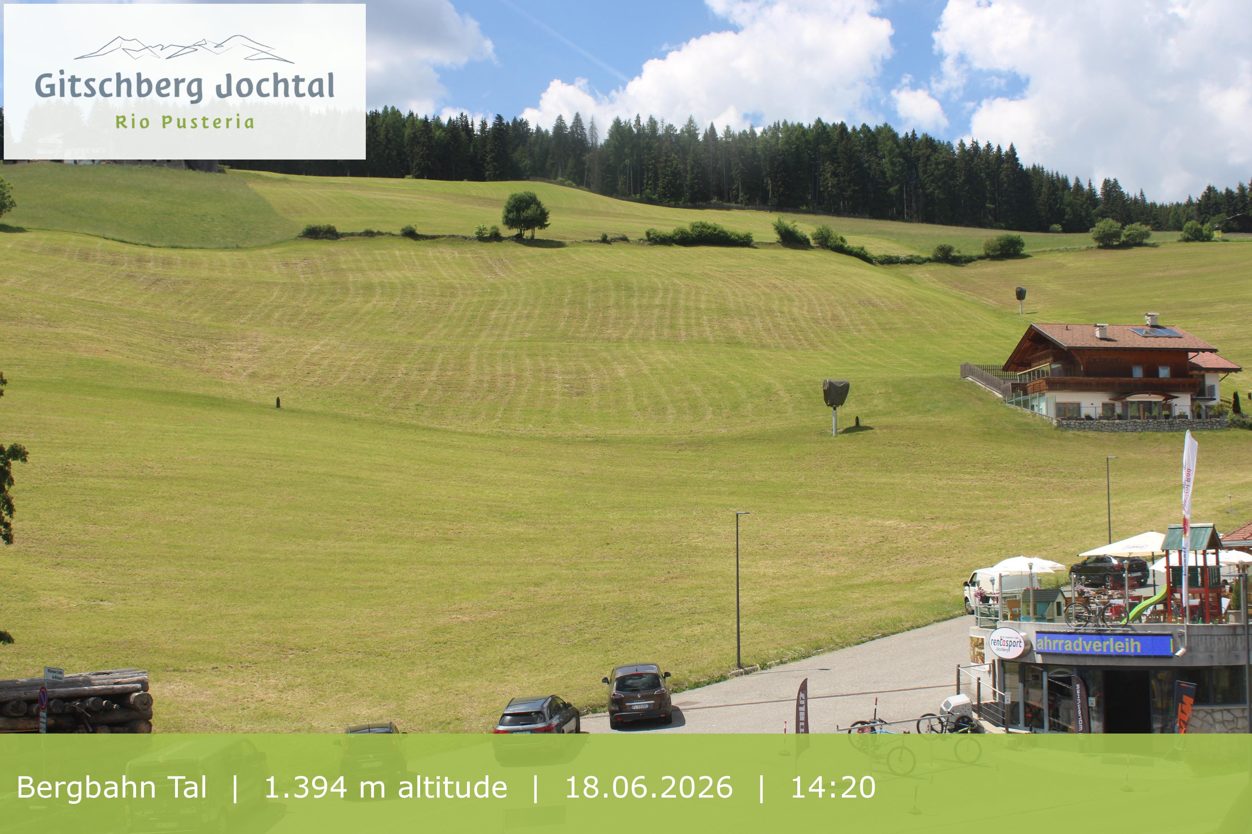Archiv Foto Webcam Sicht auf die Talstation Meransen in Südtirol