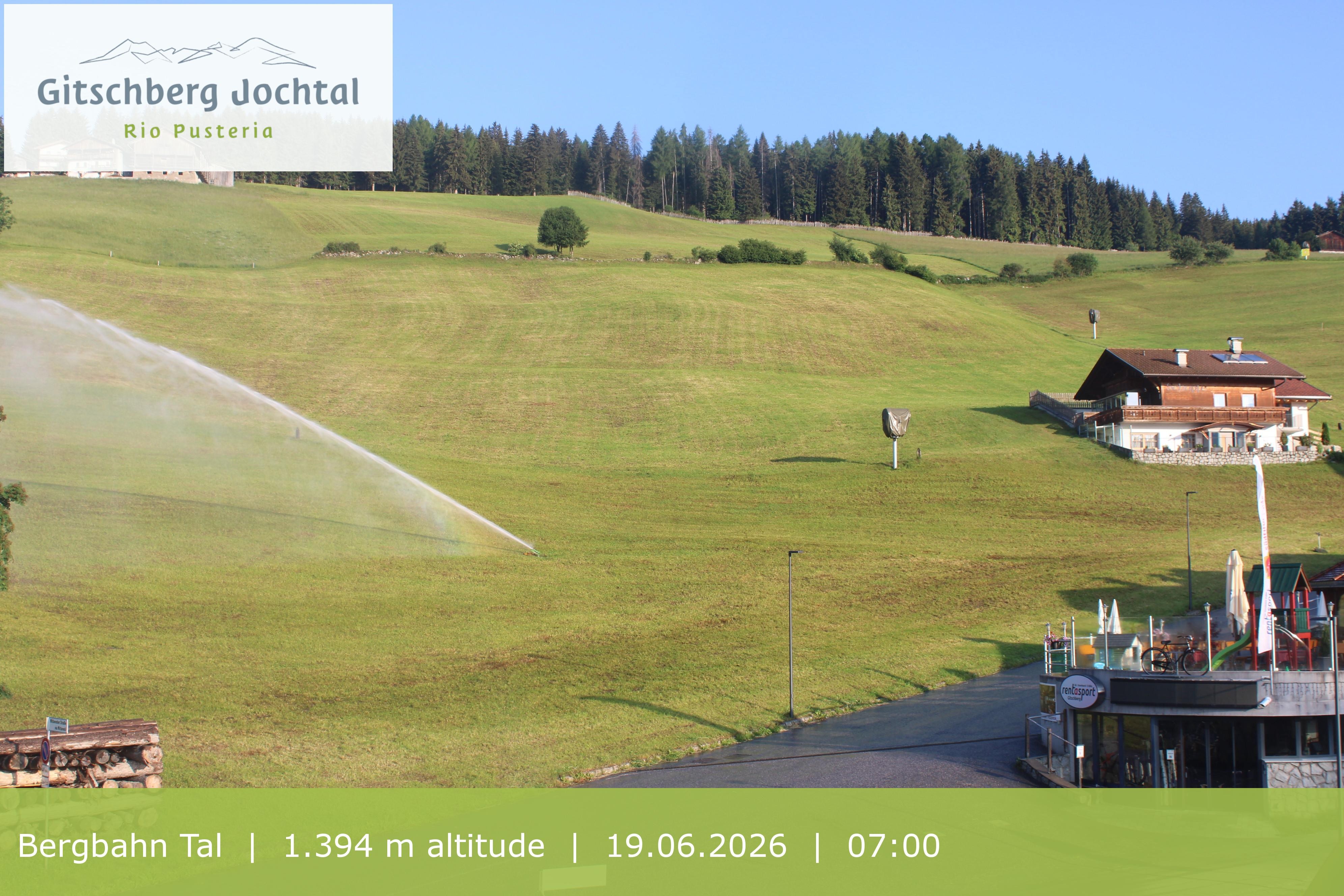 Archiv Foto Webcam Sicht auf die Talstation Meransen in Südtirol
