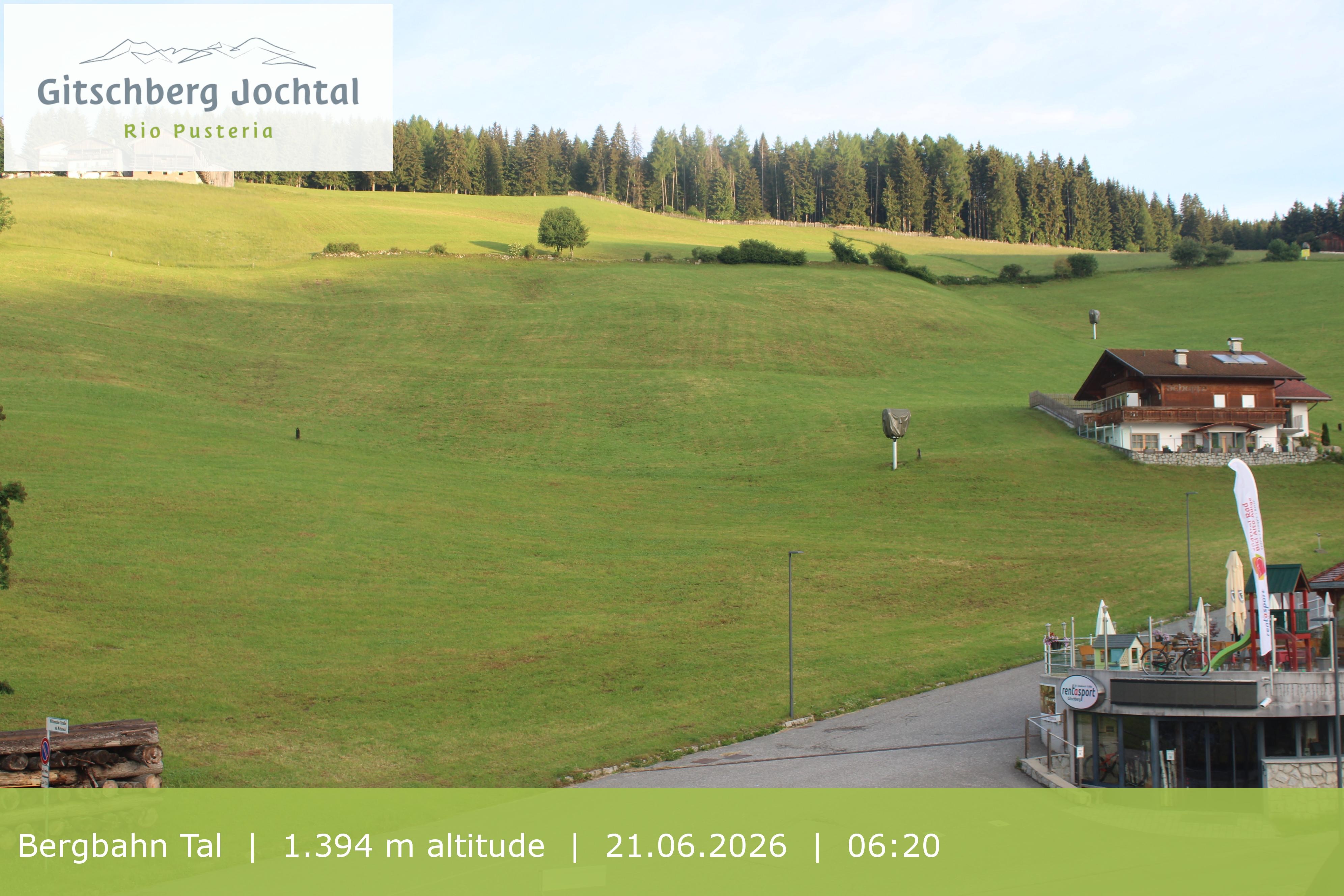 Archiv Foto Webcam Sicht auf die Talstation Meransen in Südtirol