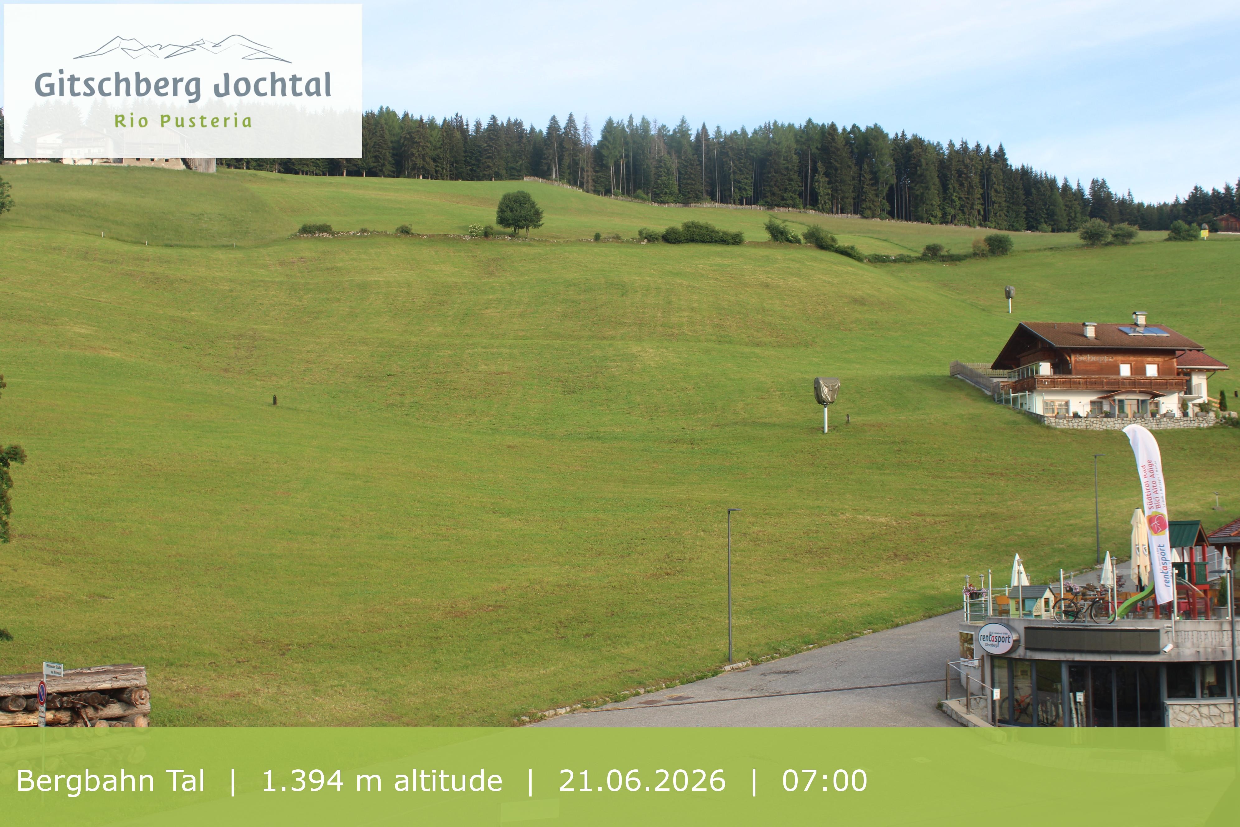 Archiv Foto Webcam Sicht auf die Talstation Meransen in Südtirol