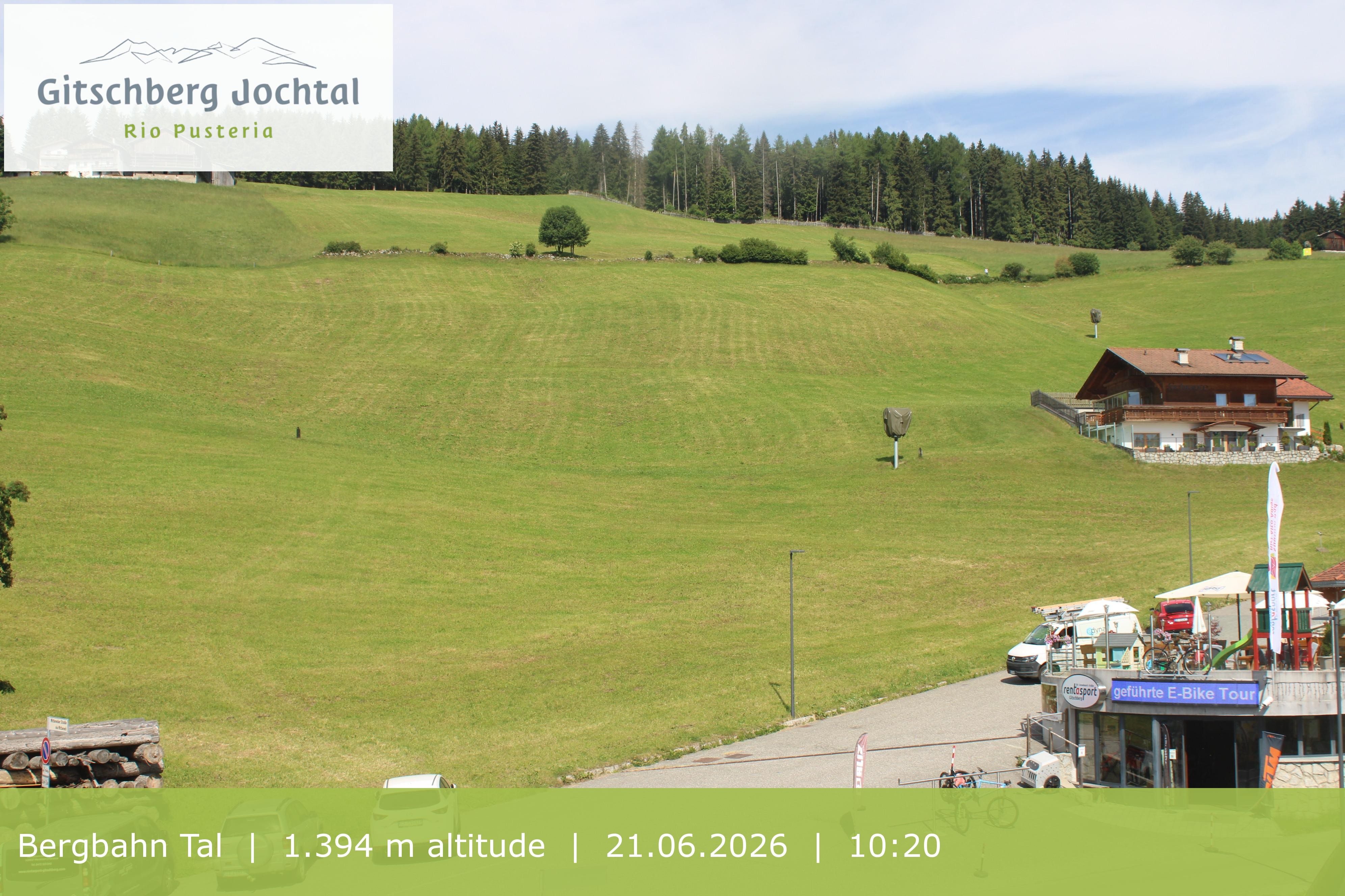 Archiv Foto Webcam Sicht auf die Talstation Meransen in Südtirol
