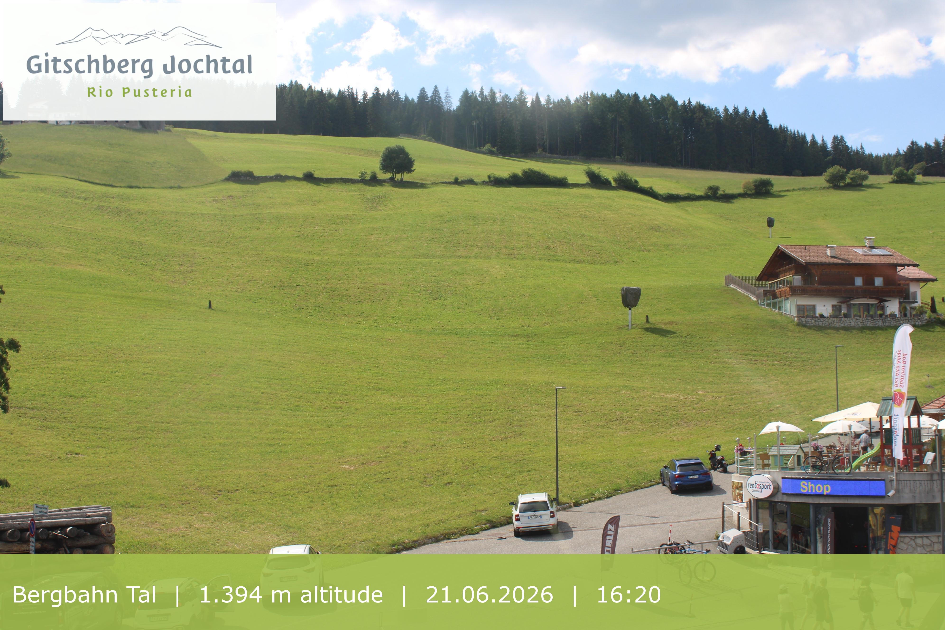 Archiv Foto Webcam Sicht auf die Talstation Meransen in Südtirol