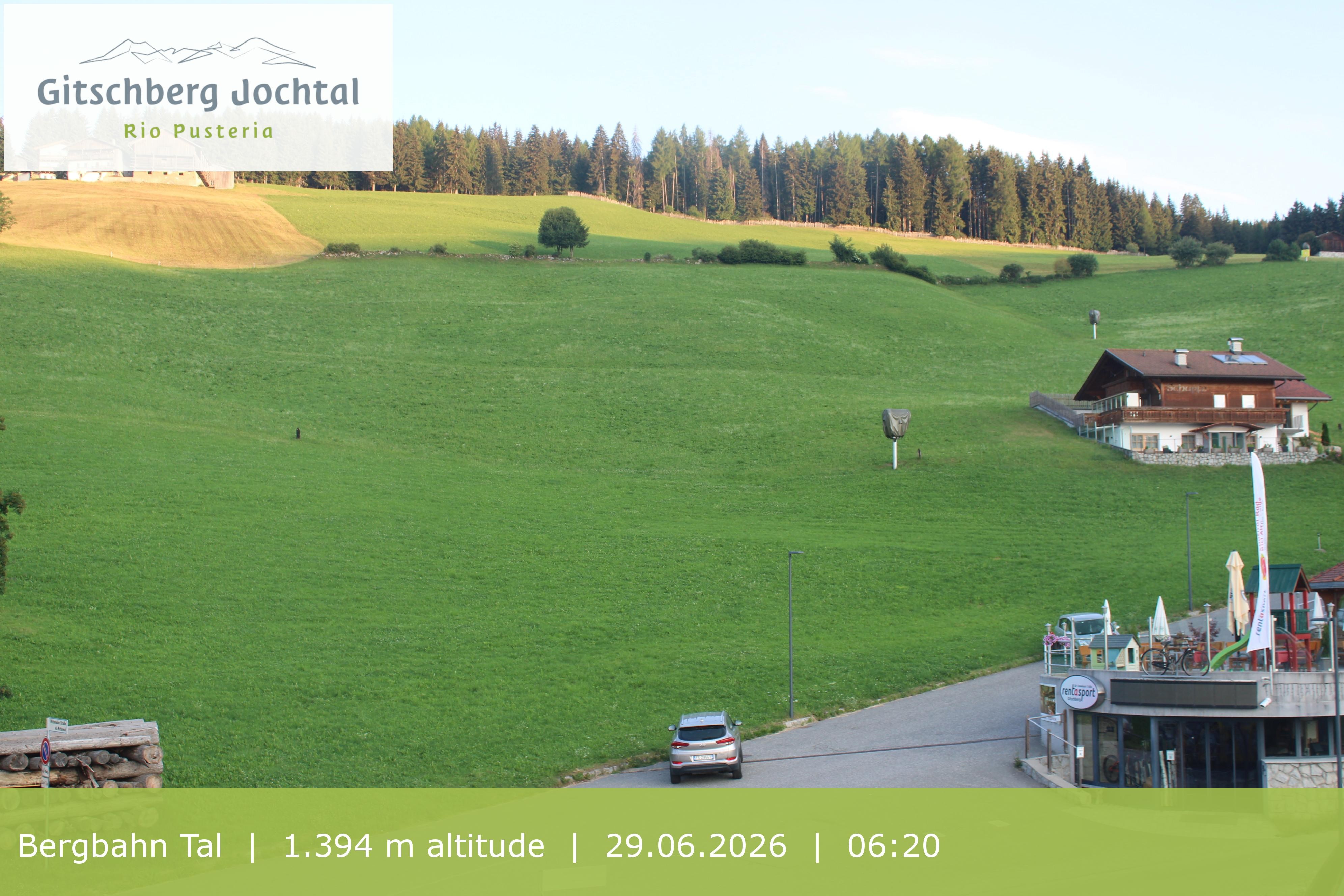Archiv Foto Webcam Sicht auf die Talstation Meransen in Südtirol