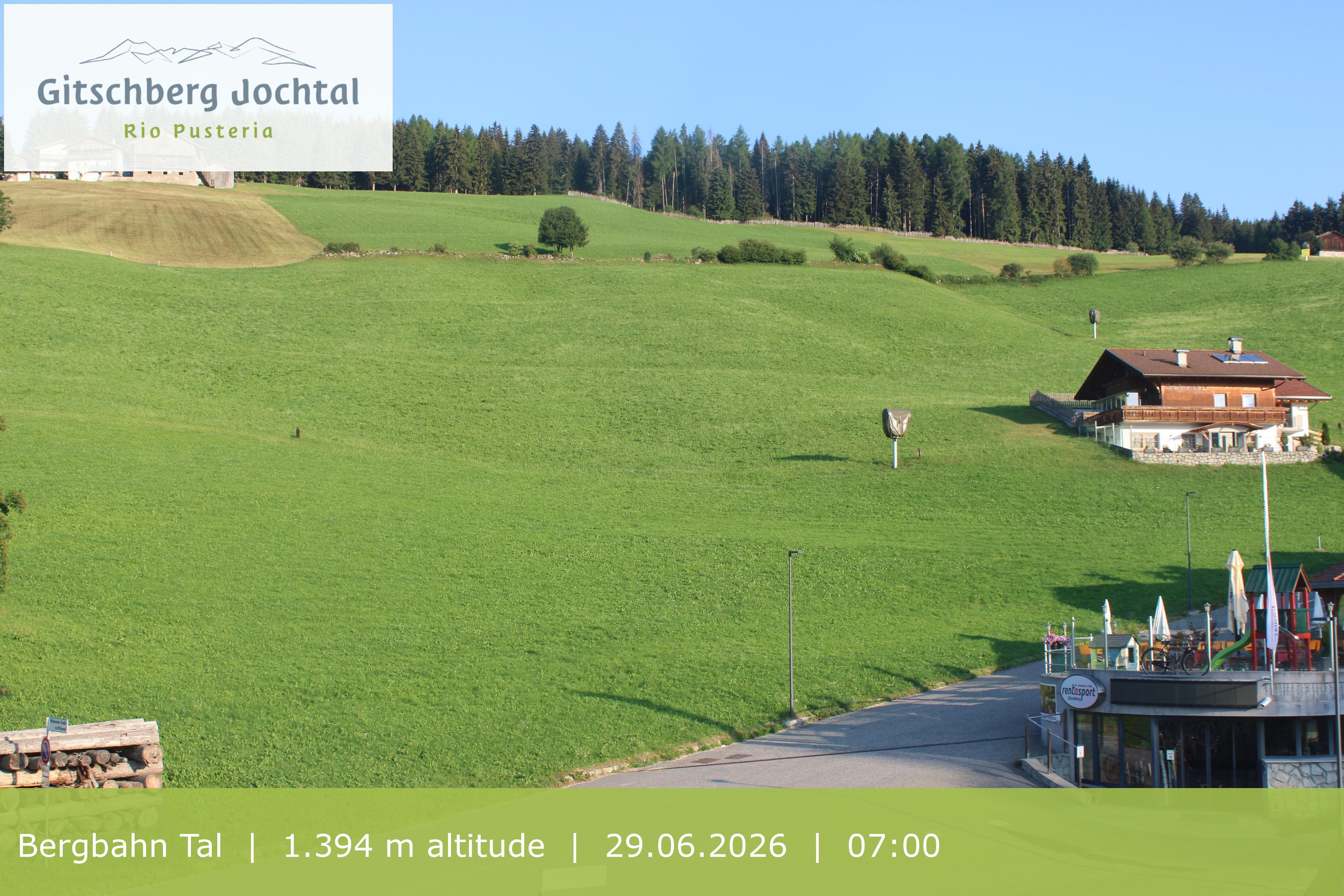 Archiv Foto Webcam Sicht auf die Talstation Meransen in Südtirol