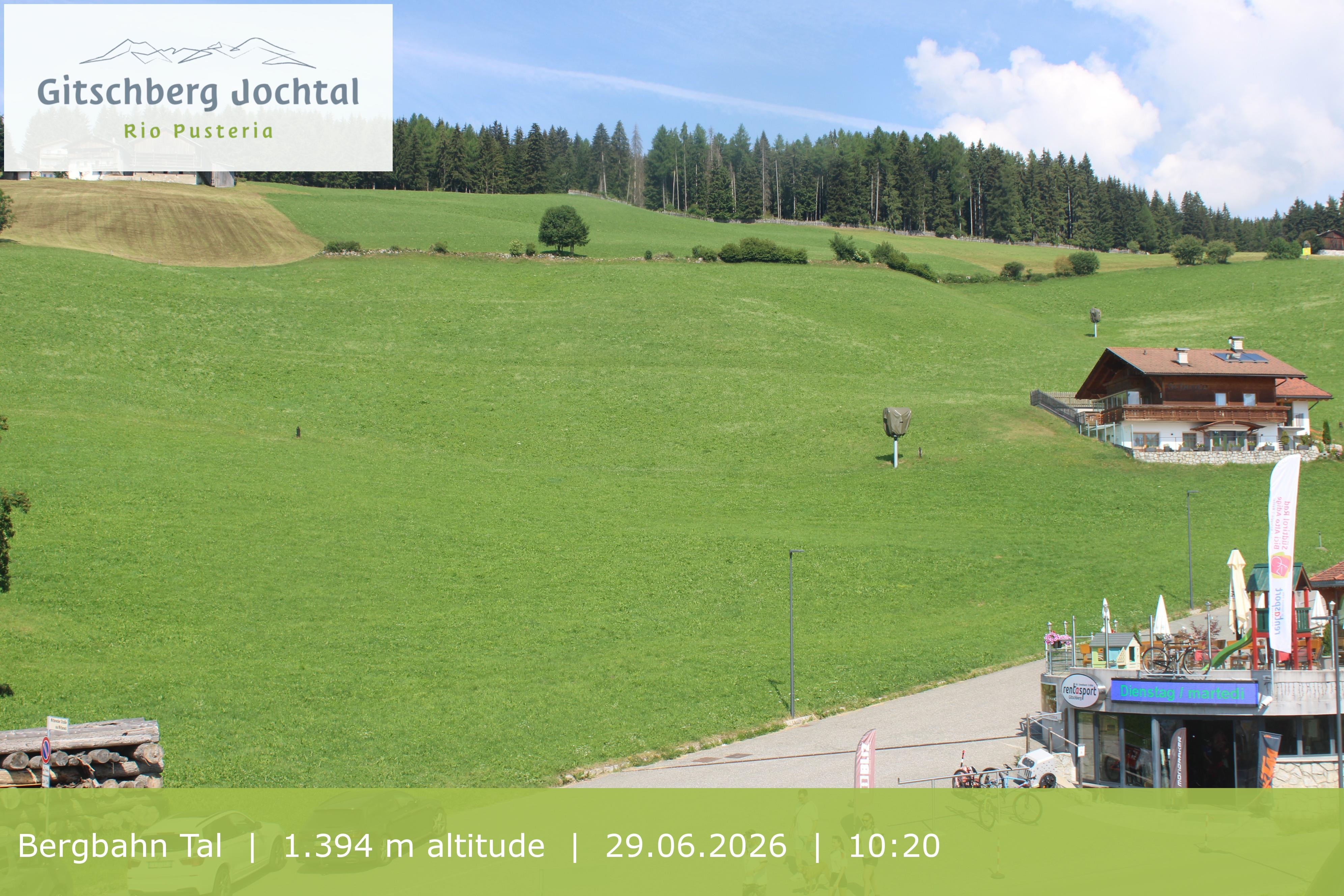 Archiv Foto Webcam Sicht auf die Talstation Meransen in Südtirol