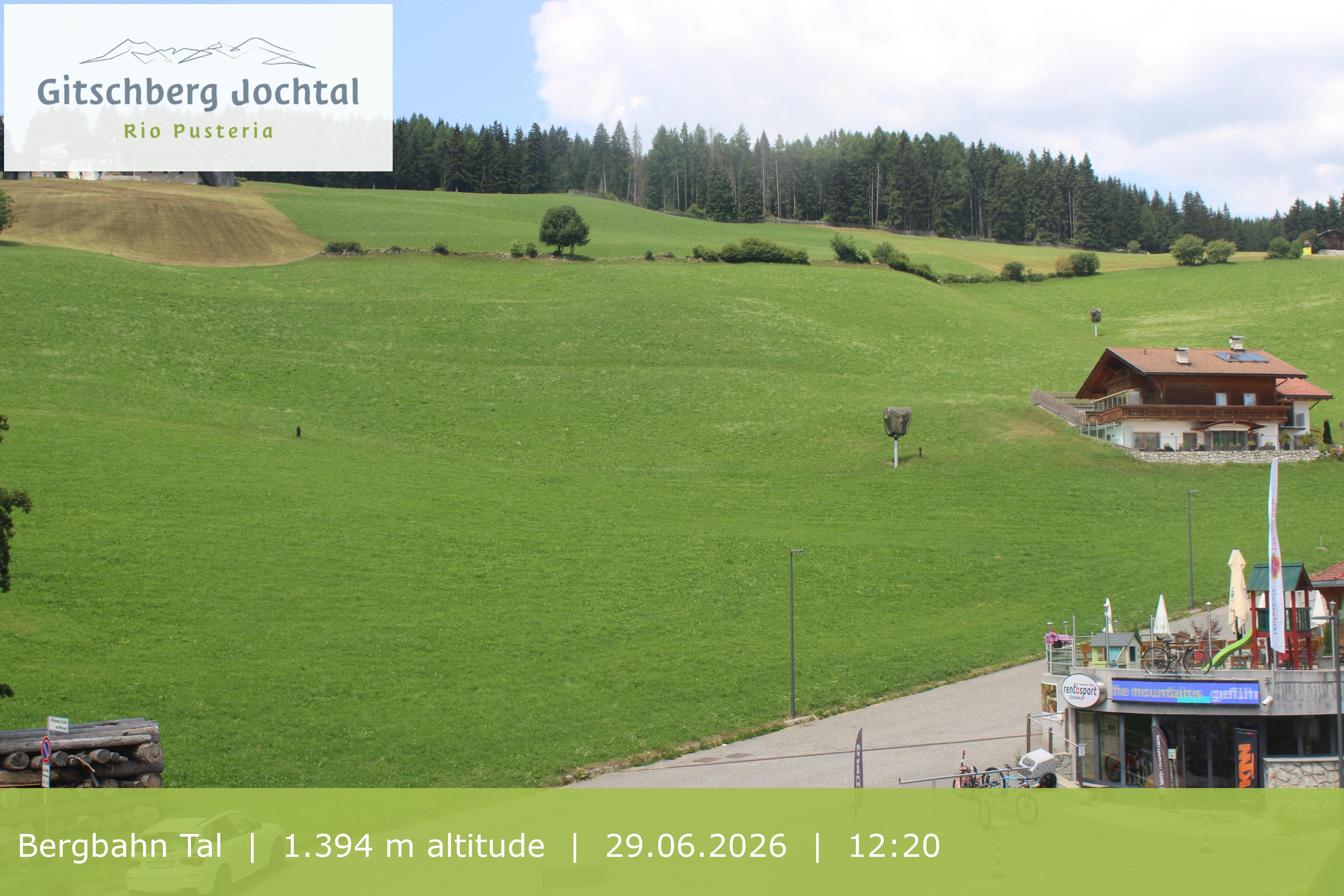 Archiv Foto Webcam Sicht auf die Talstation Meransen in Südtirol