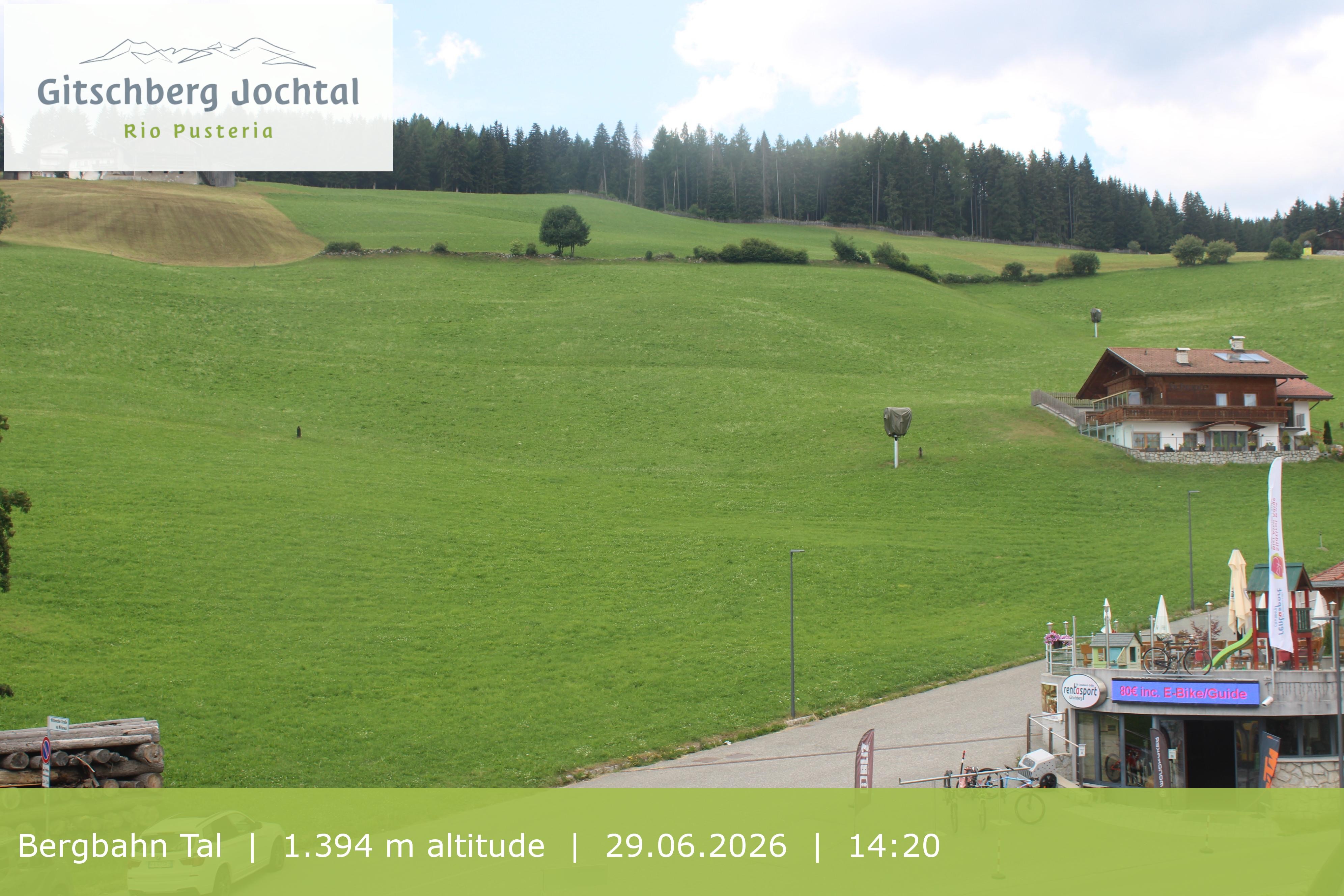 Archiv Foto Webcam Sicht auf die Talstation Meransen in Südtirol