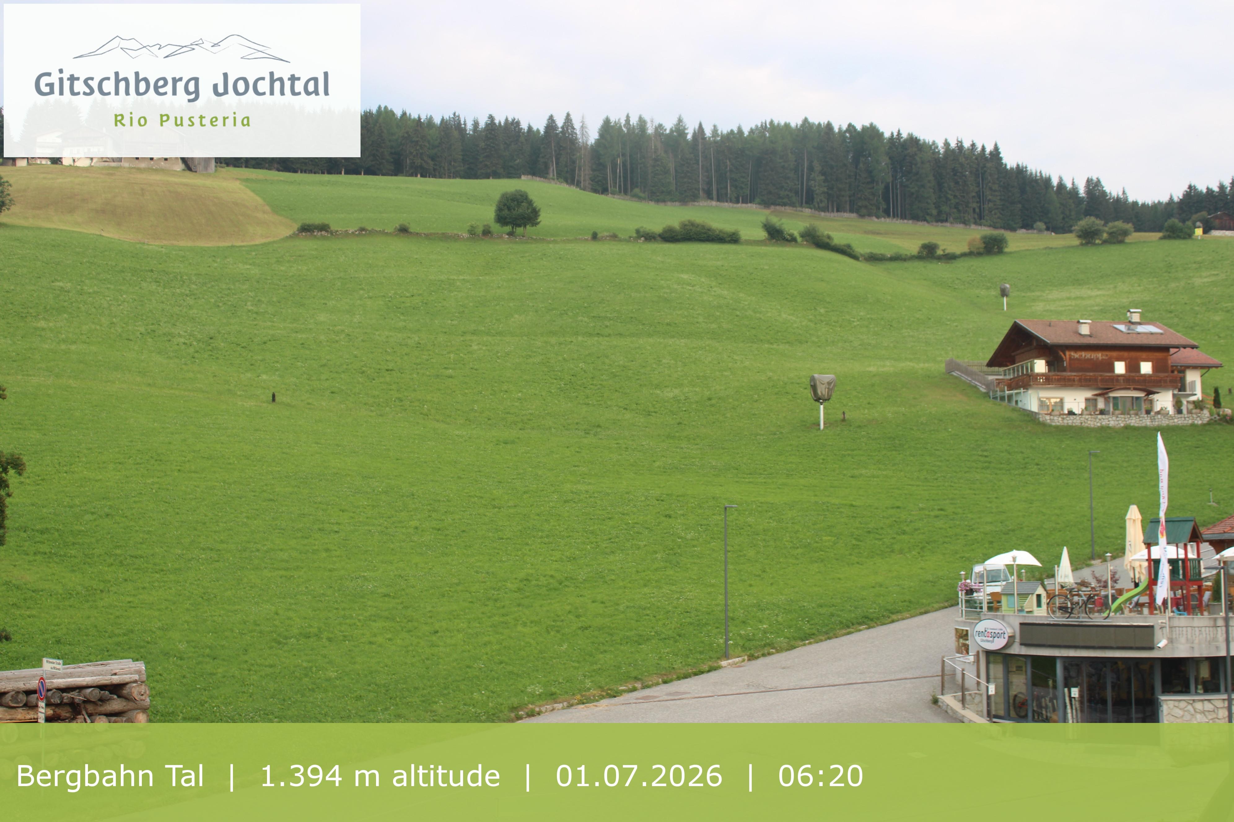 Archiv Foto Webcam Sicht auf die Talstation Meransen in Südtirol