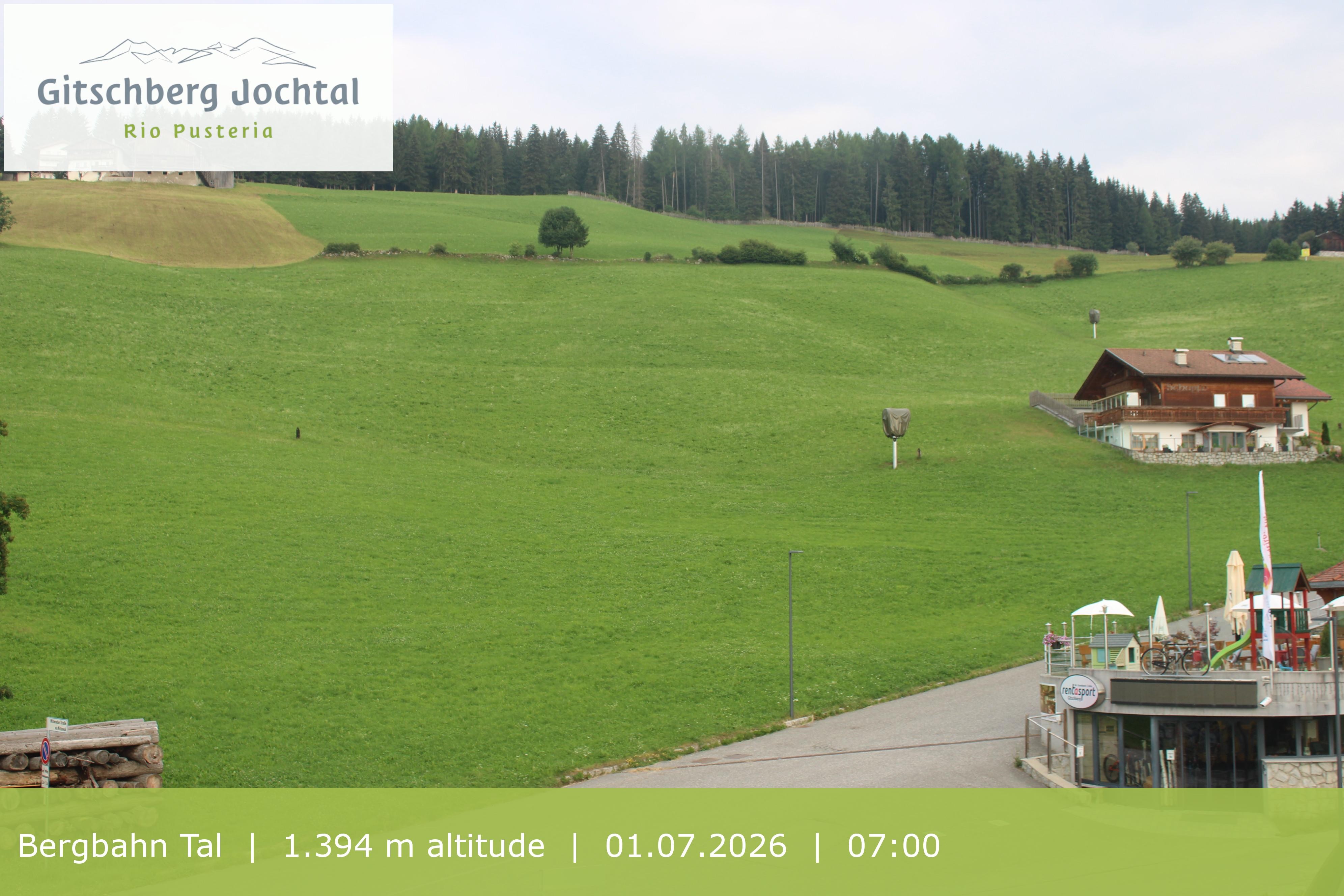 Archiv Foto Webcam Sicht auf die Talstation Meransen in Südtirol