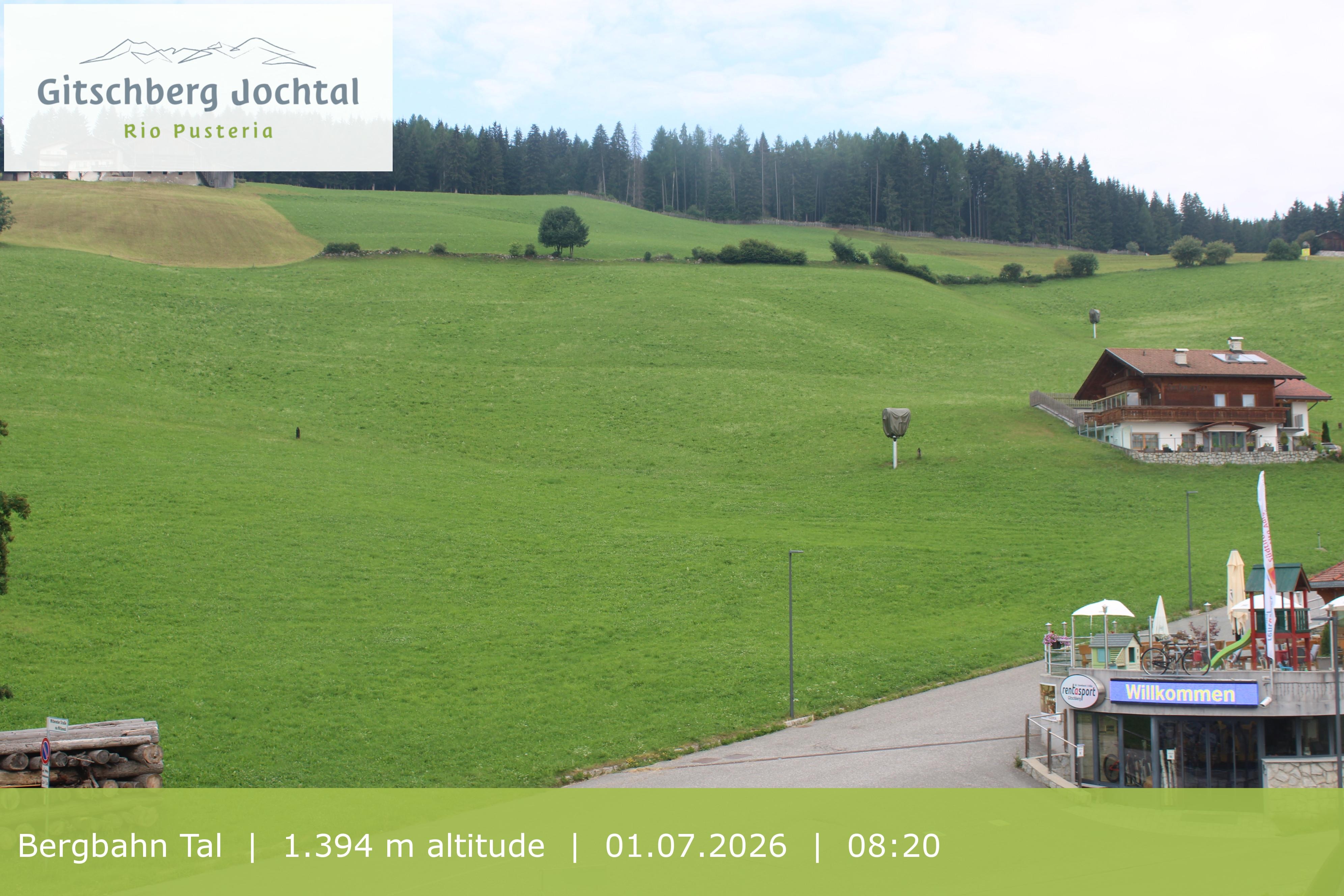 Archiv Foto Webcam Sicht auf die Talstation Meransen in Südtirol