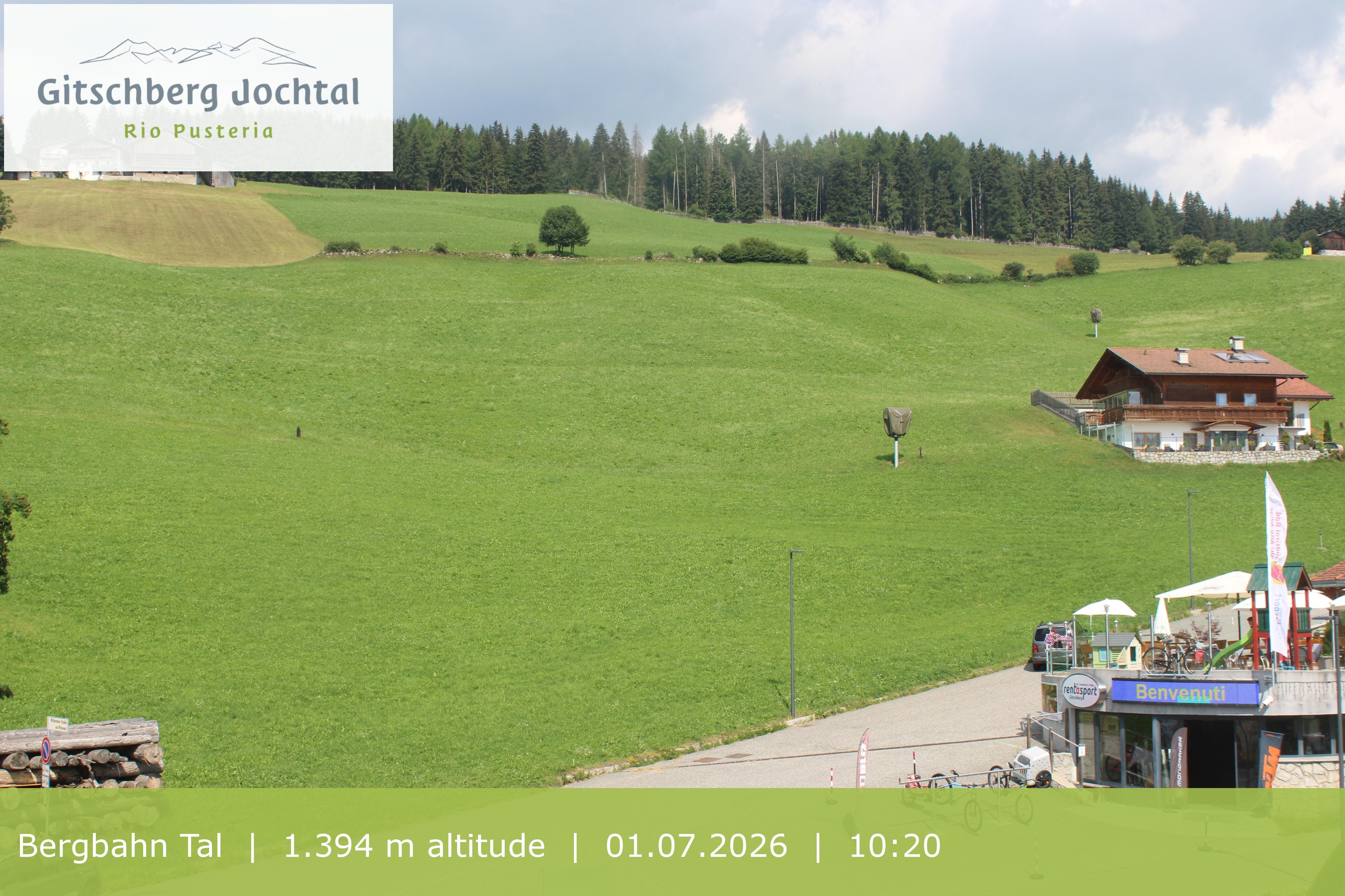 Archiv Foto Webcam Sicht auf die Talstation Meransen in Südtirol