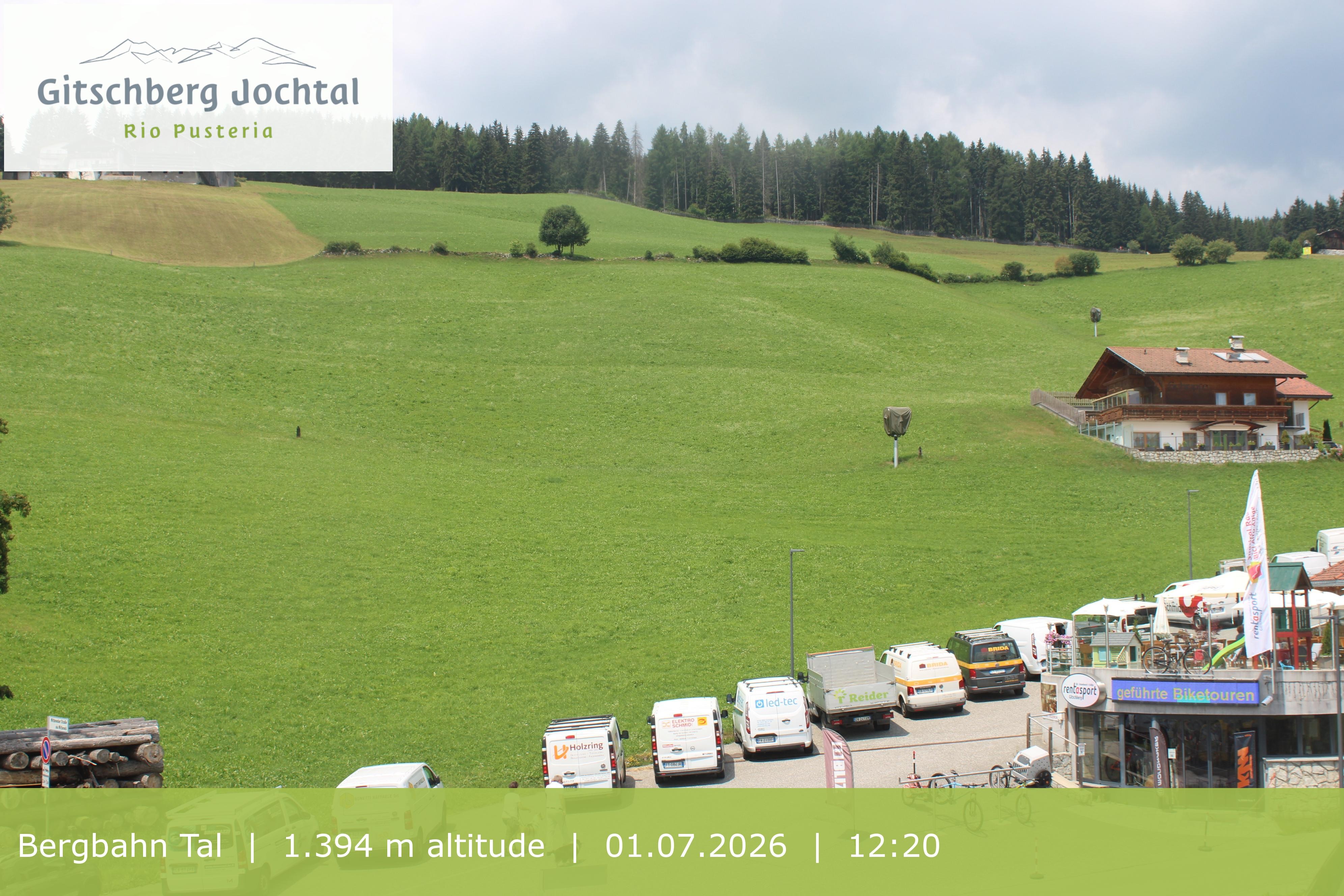 Archiv Foto Webcam Sicht auf die Talstation Meransen in Südtirol